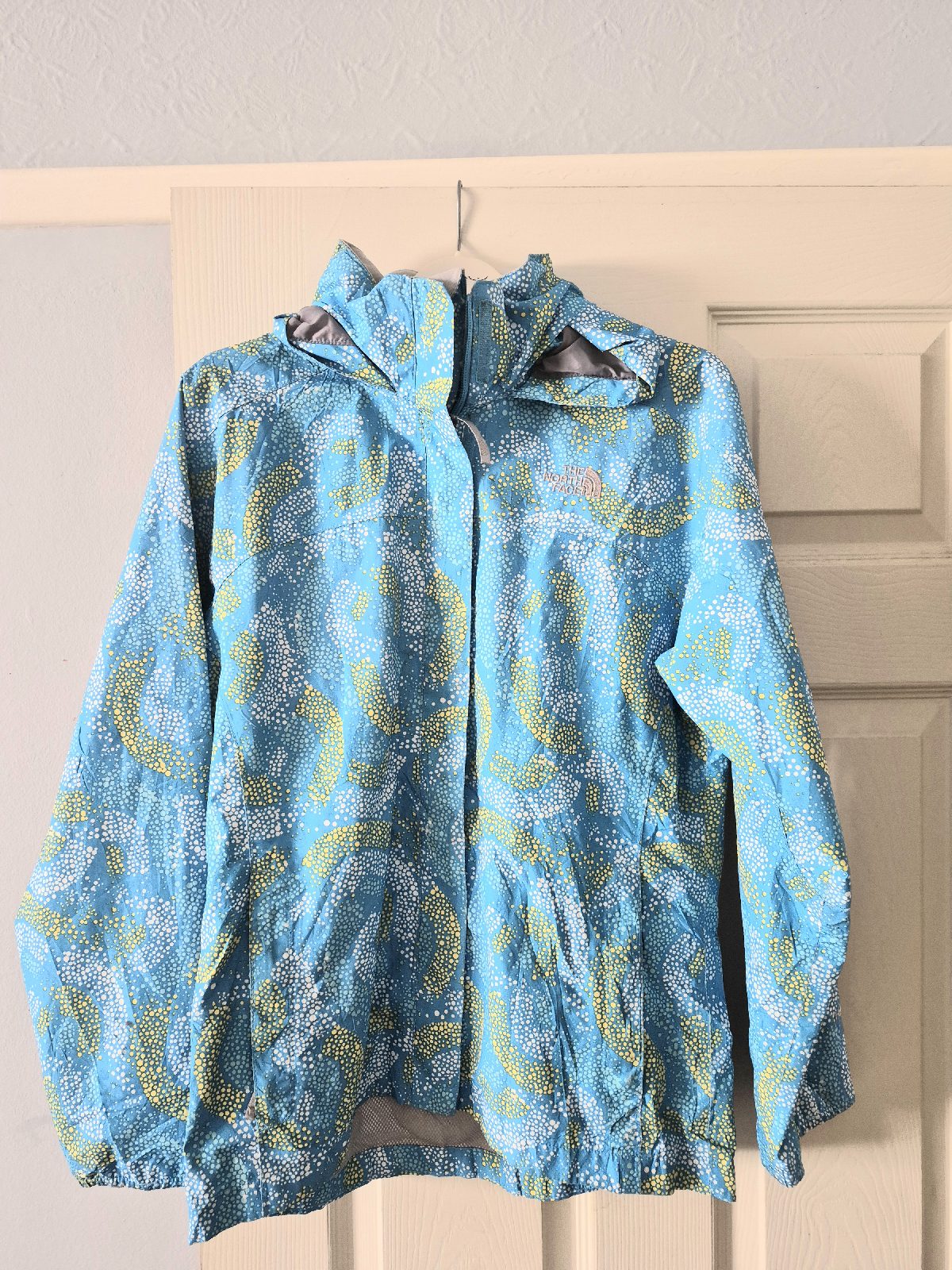 The North Face HyVent waterproof windbreaker jacket 18YO XL or adult UK 8