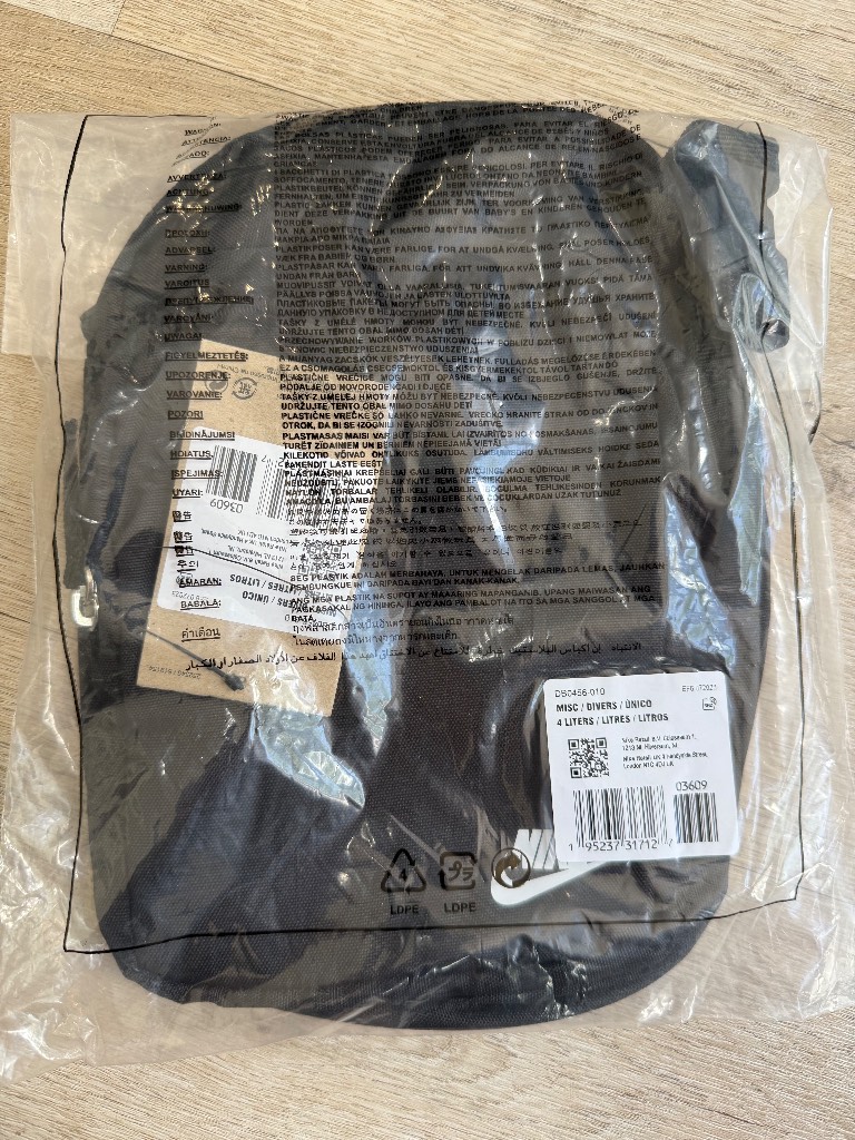 Nike 4L Crossbody / Shoulder Bag – Black – Brand New