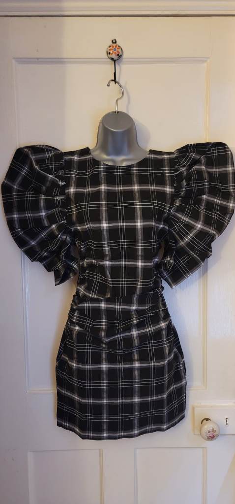 Black with white details elegant dress