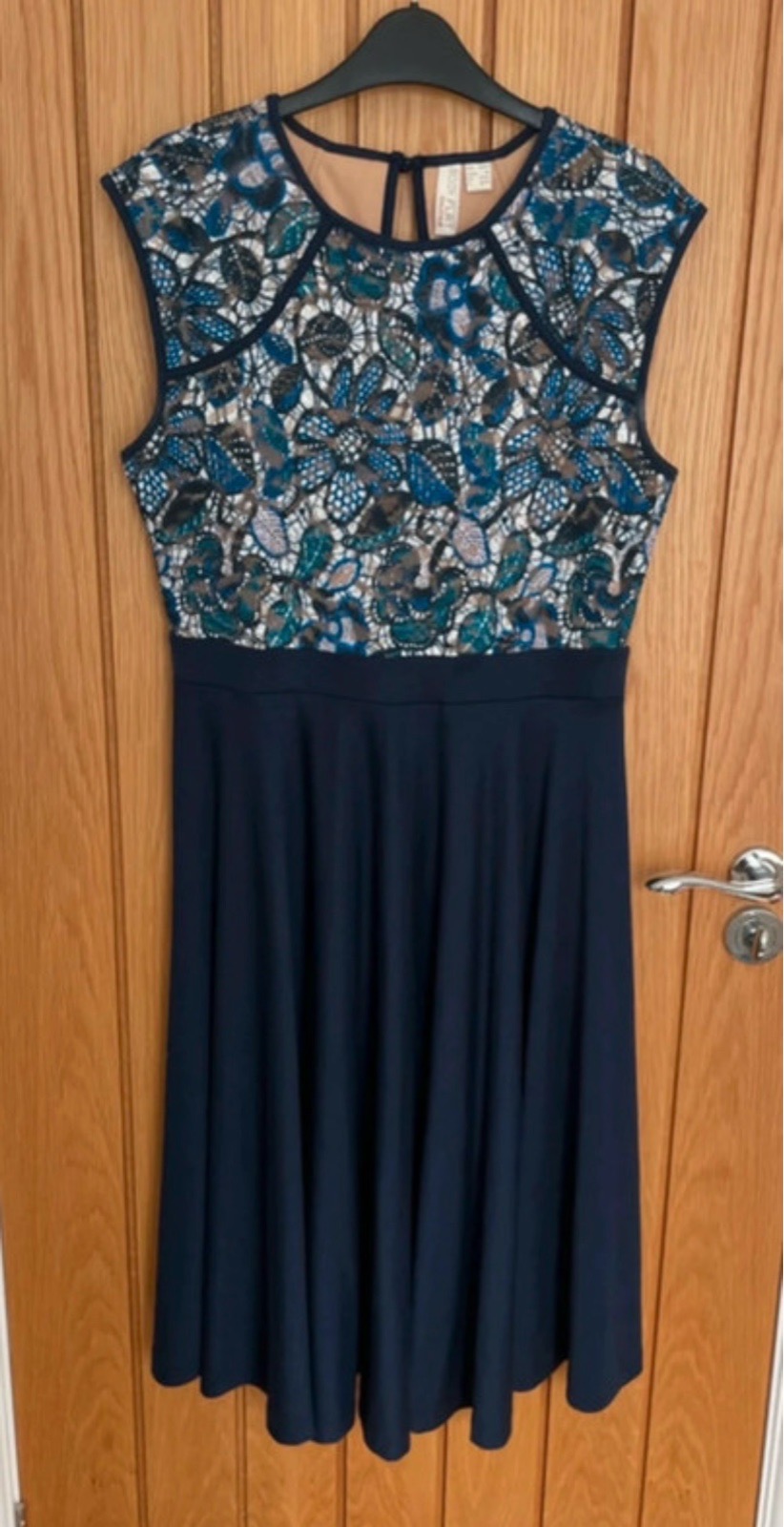 Body Flirt Boutique Ladies Navy Floral Dress size Medium