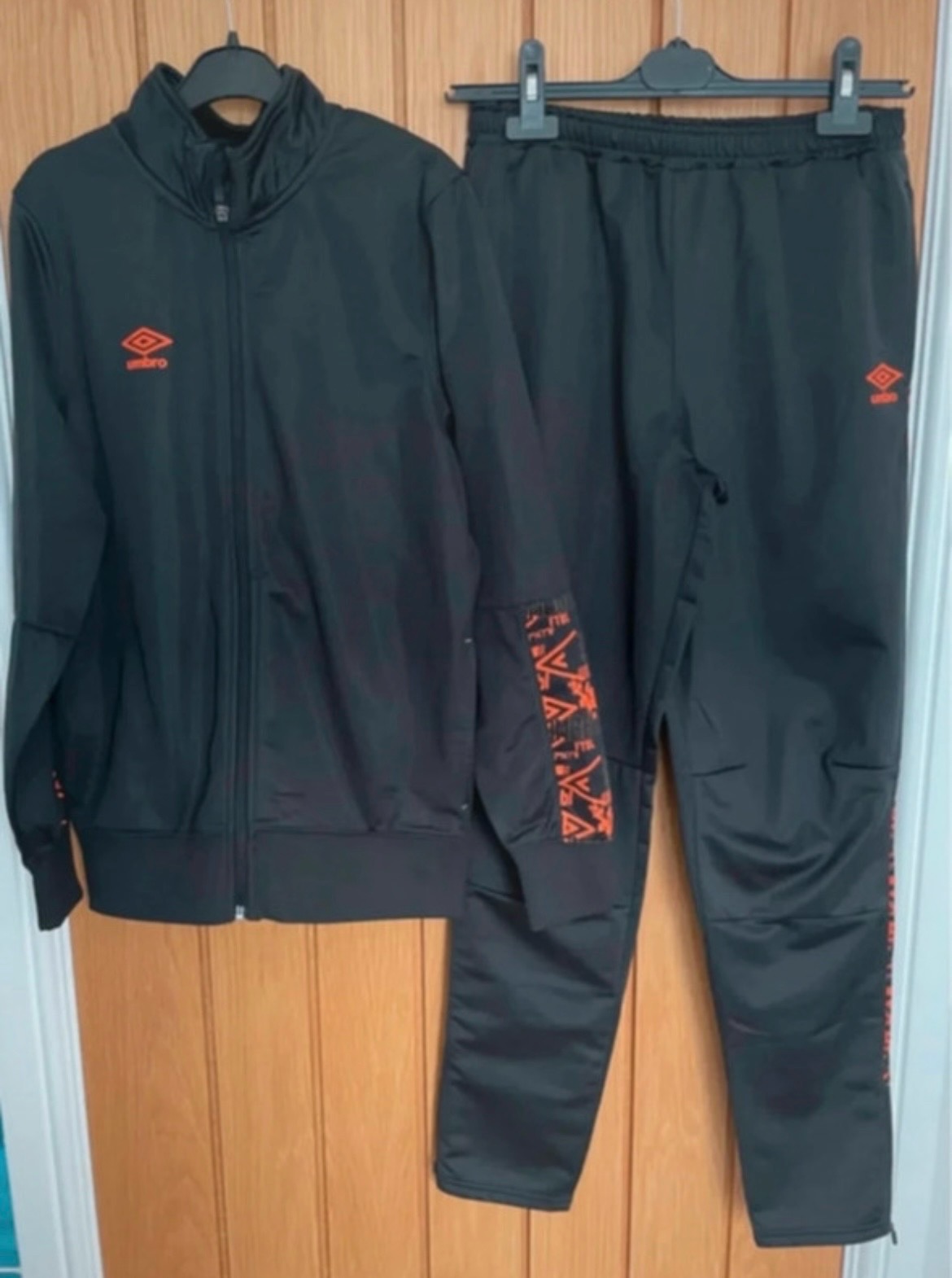 Junior boys Umbro tracksuit size YXL (age 13)