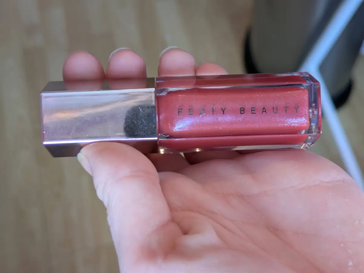 Fenty gloss bomb shade riri