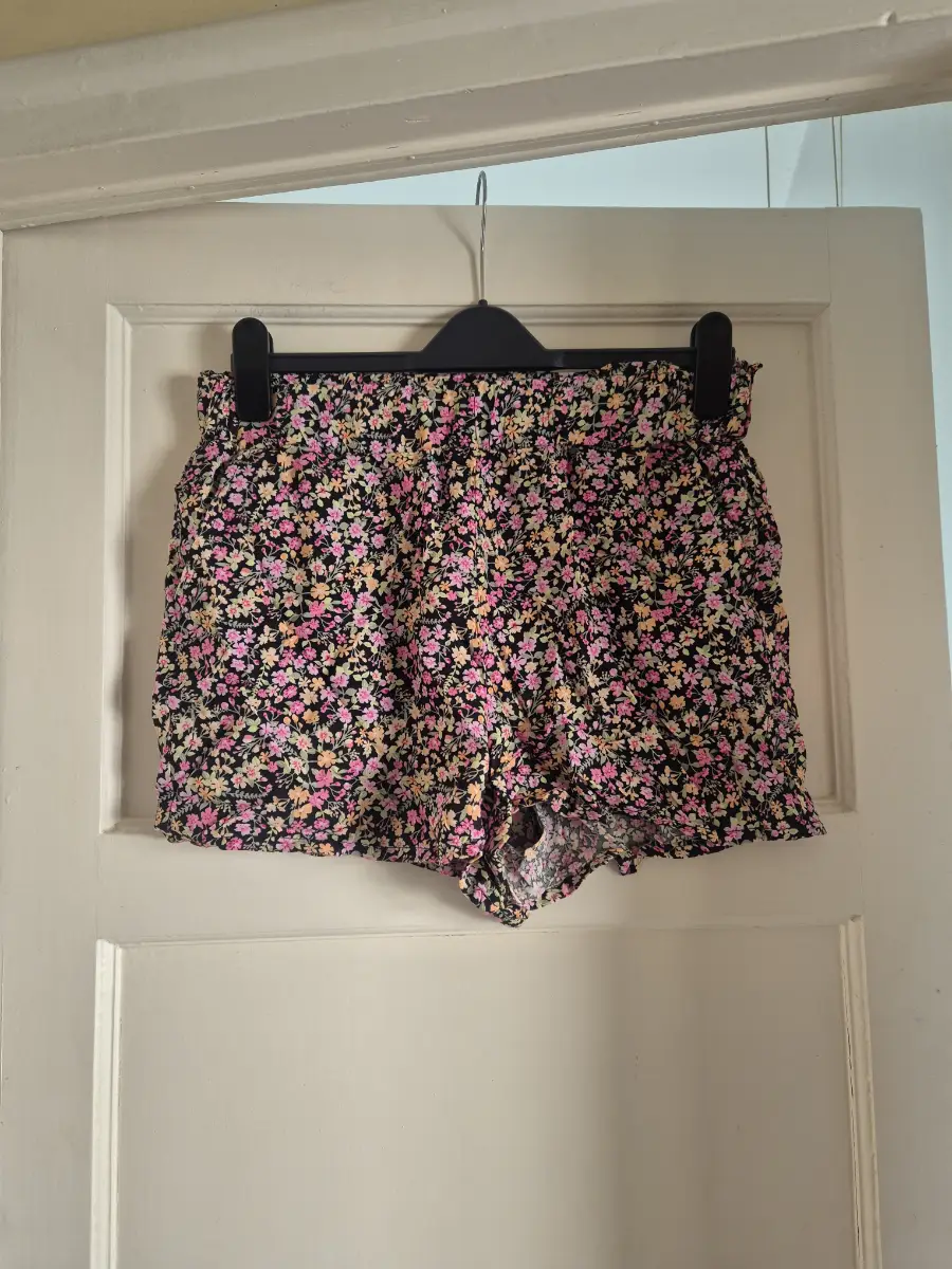 Beloved Woman Floral Print Shorts UK 12 / EU 40