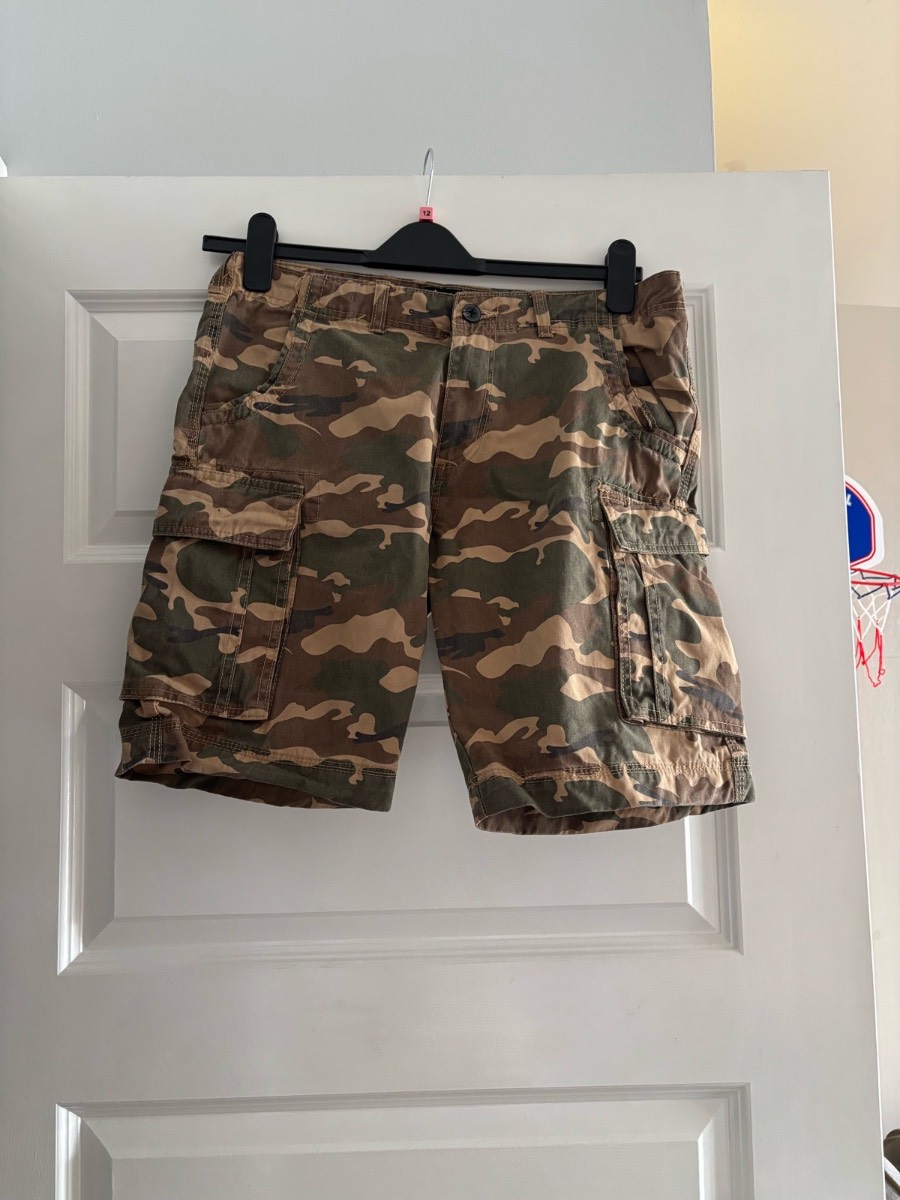 Peacocks Men’s Camouflage Cargo Shorts – W32 🖤