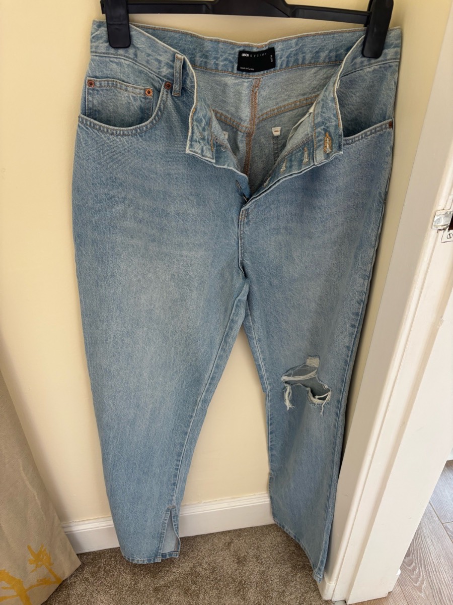 ASOS DESIGN Wide Leg Distressed Jeans – UK 32/32