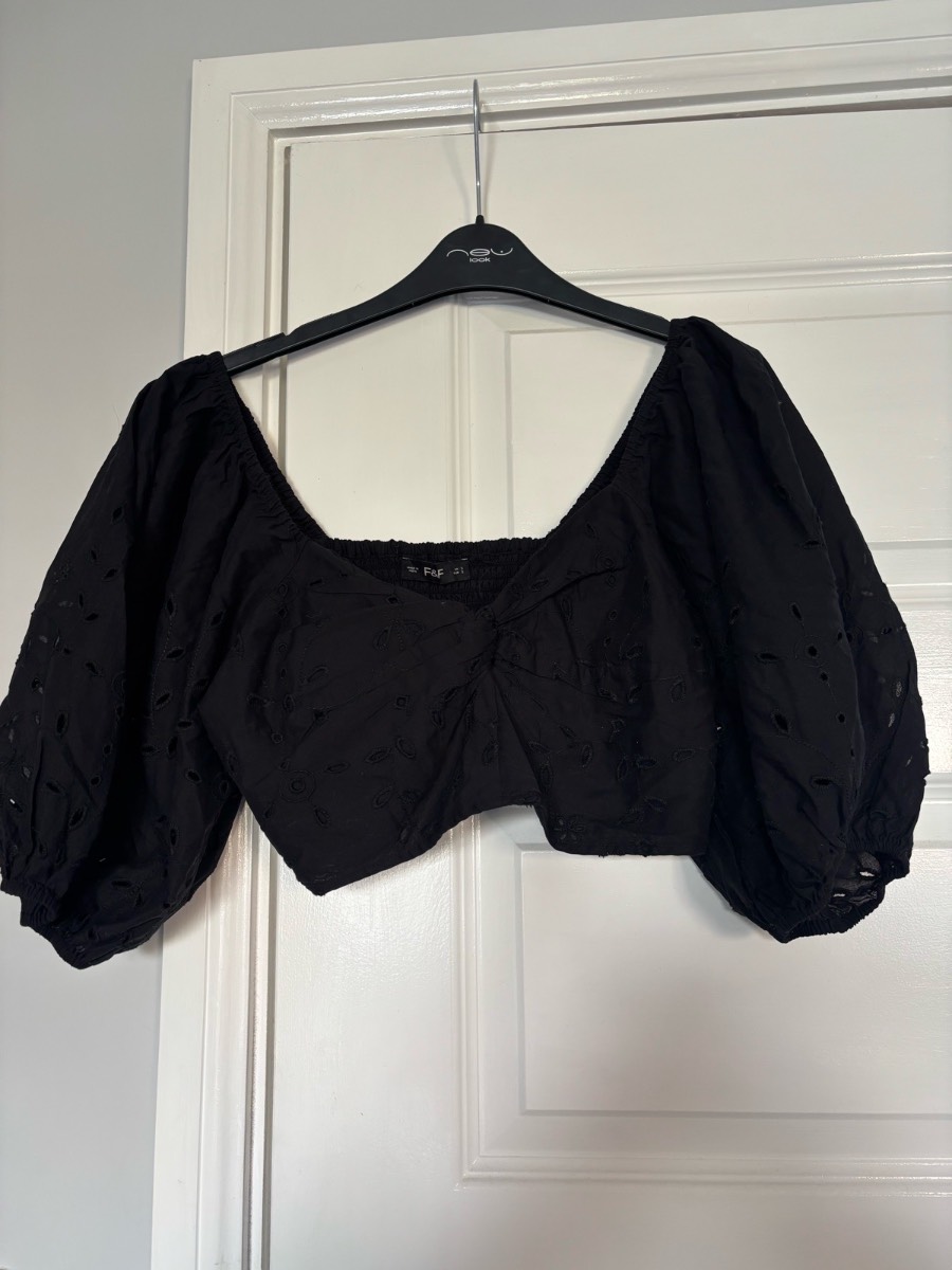 🖤 F&F Black Cropped Balloon Sleeve Top – Size