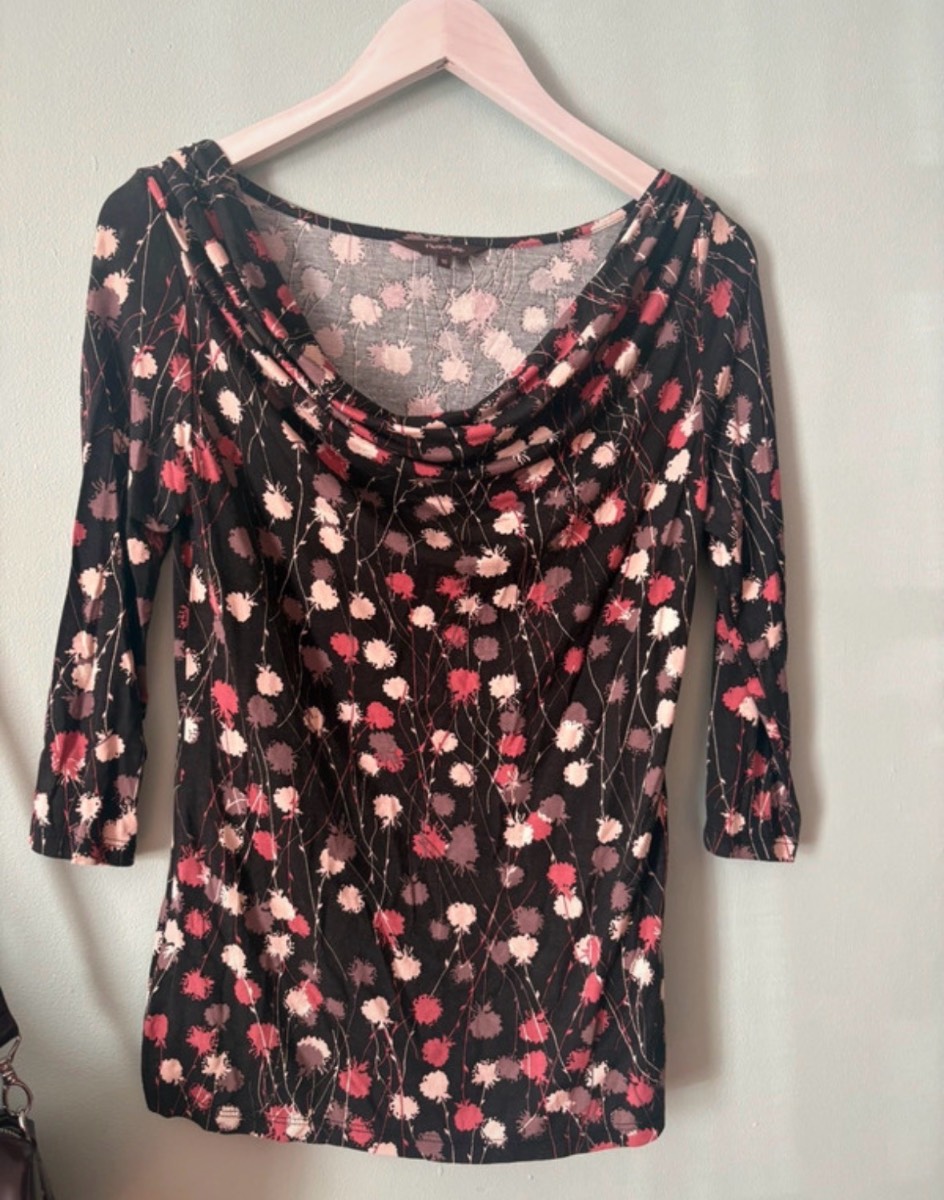 Patterned cowl neck 3/4 sleeve top