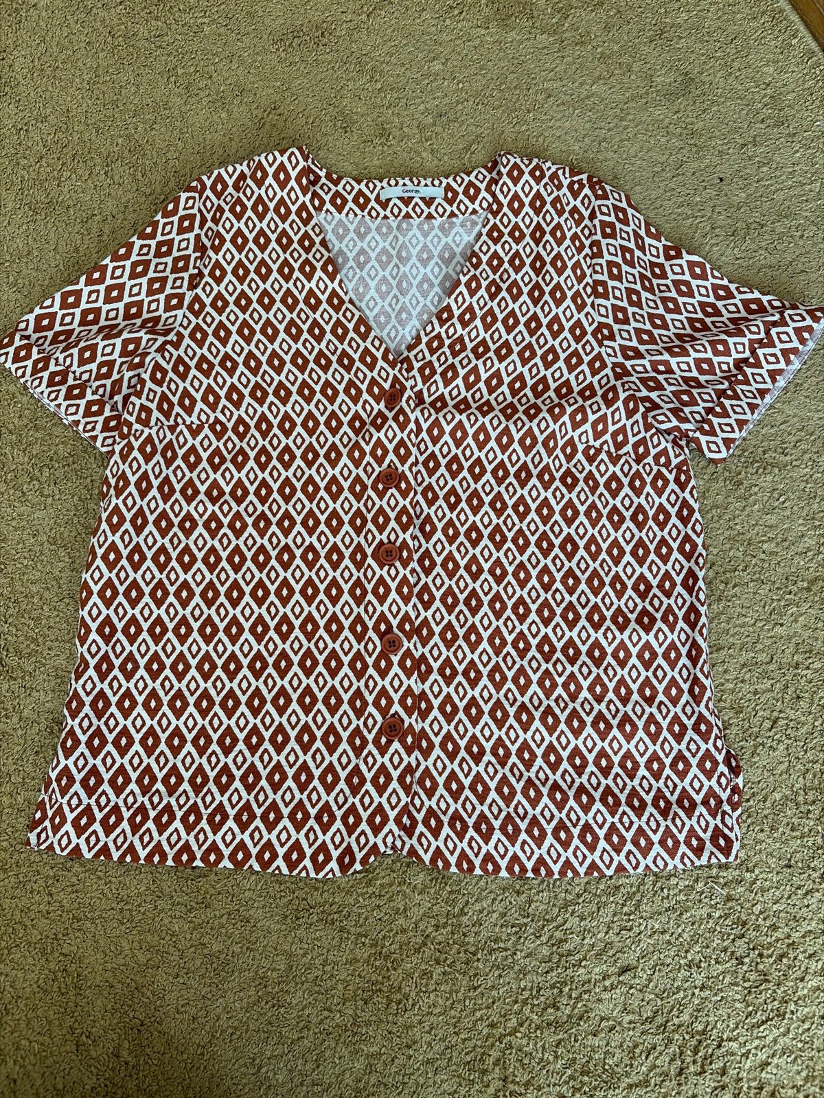 Ladies print top size 12