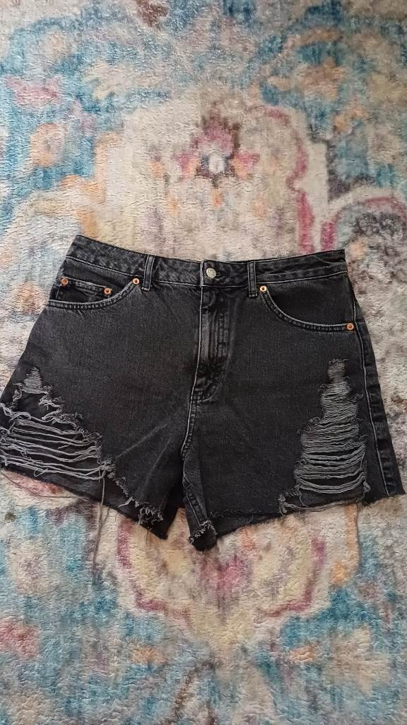 TOPSHOP Black Distressed Denim Shorts High Waisted Raw Hem UK 12 EUR 40 US 8