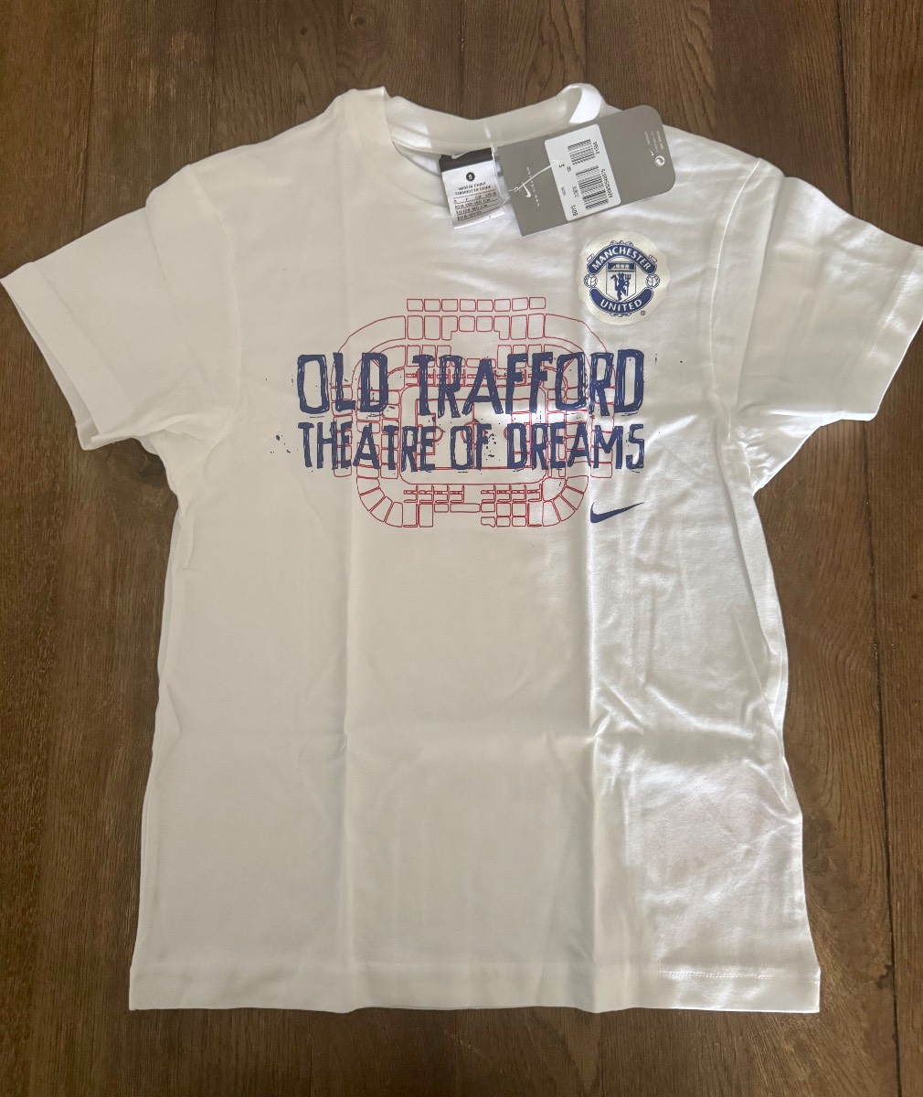 Manchester United T-Shirt - Boys Small - BNWT