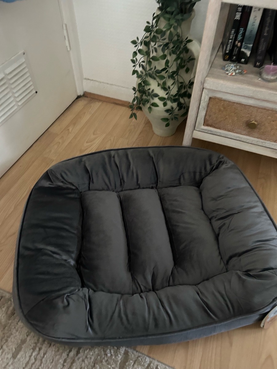 Velvet feel dog bed M