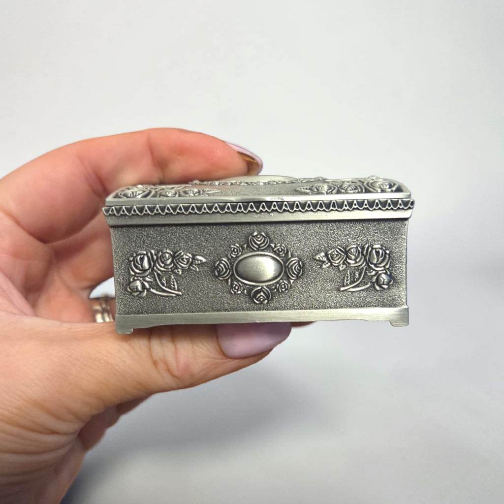 Elegant Silver Trinket Box – Intricately Detailed Keepsake Jewellery Box – Brand New Boxed