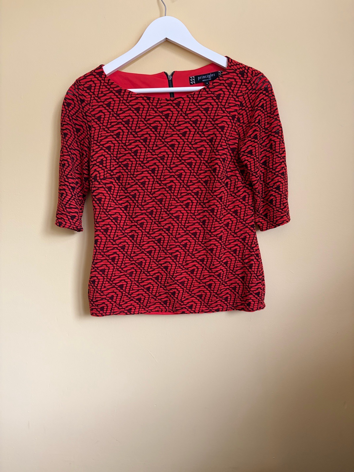 Principles by Ben de Lisi Red Geometric Textured Top - Size 8