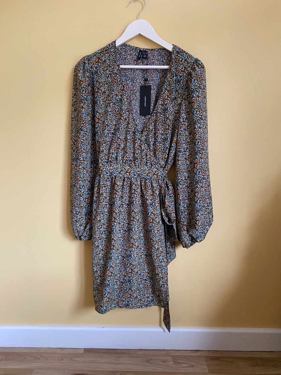 BNWT Vero Moda Floral Wrap Dress (Size XL)