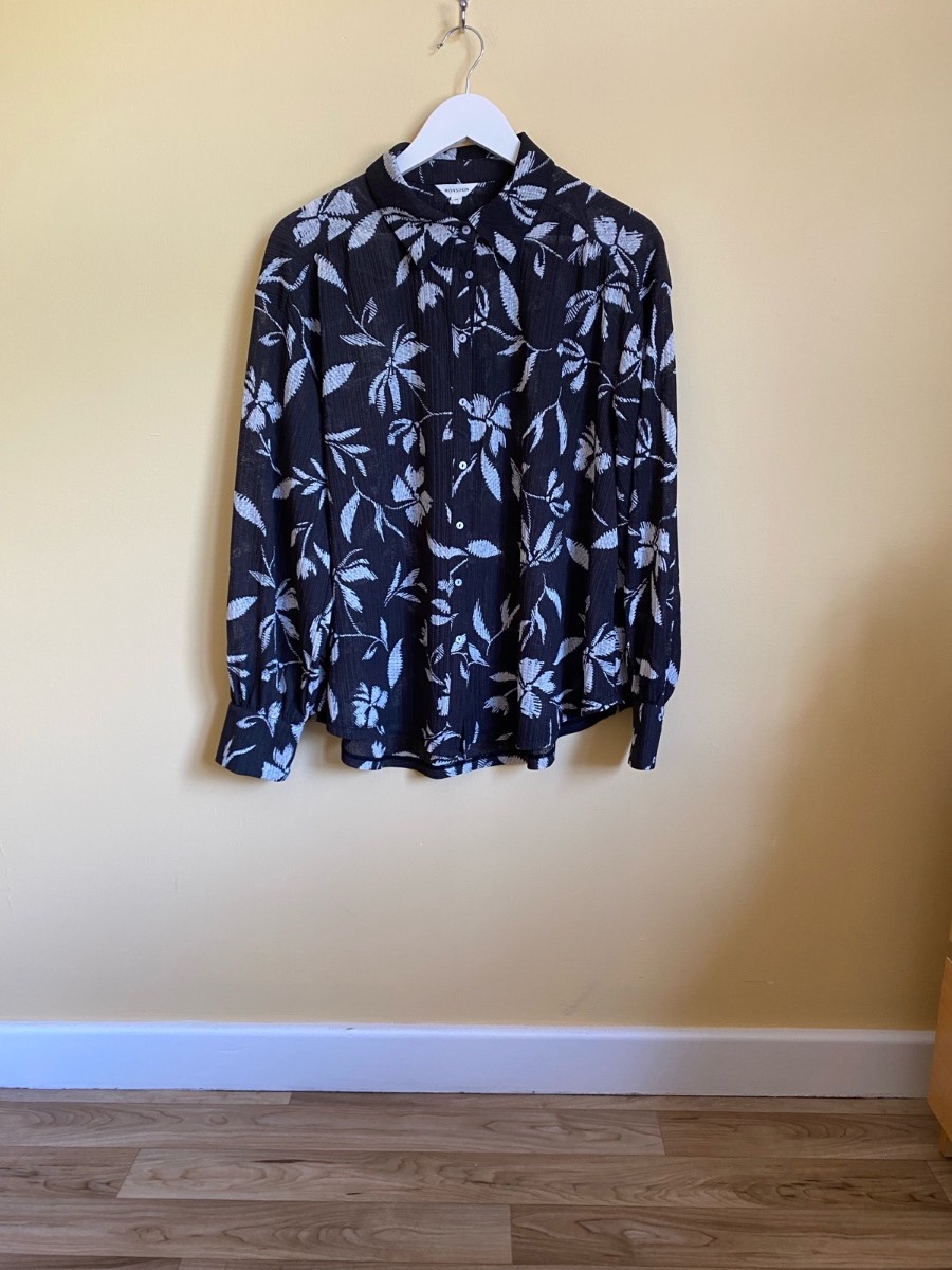 Monsoon Monochrome Leaf Print Button-Down Blouse (Size Medium)