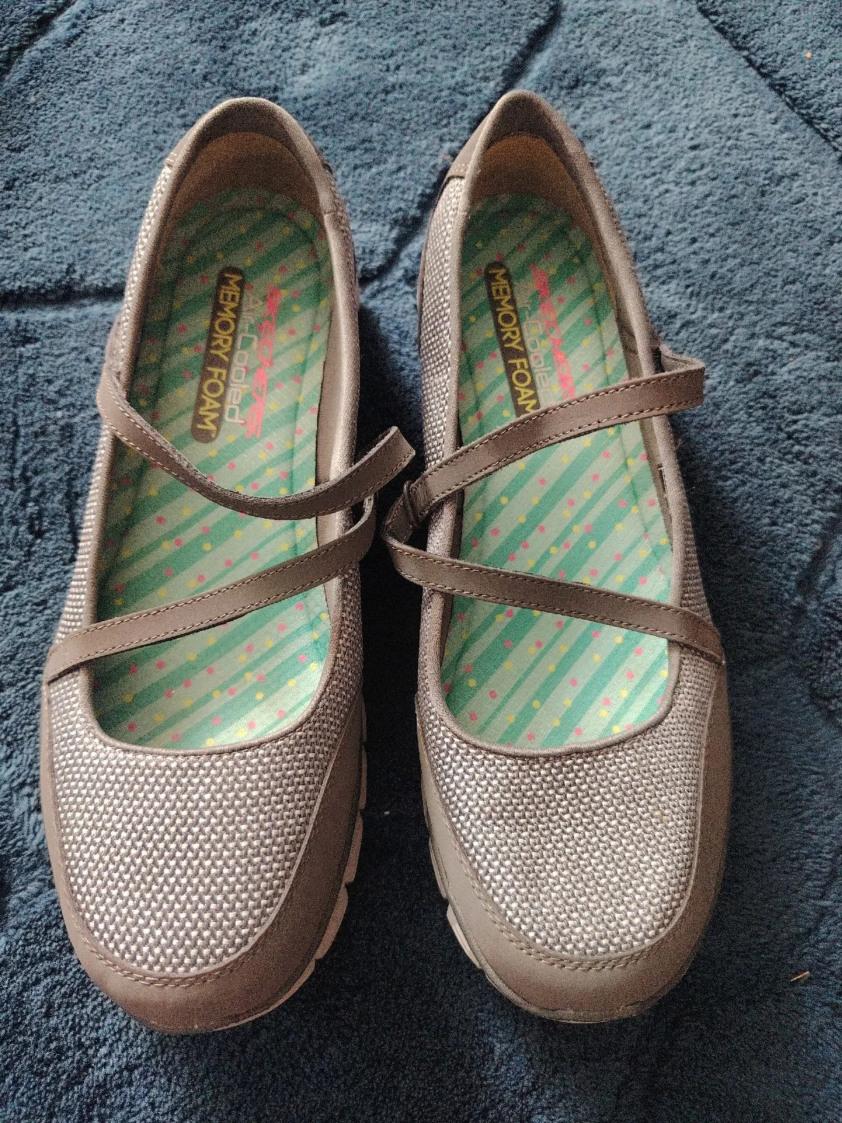Sketchers Air colled memory foam women's shoes size 7