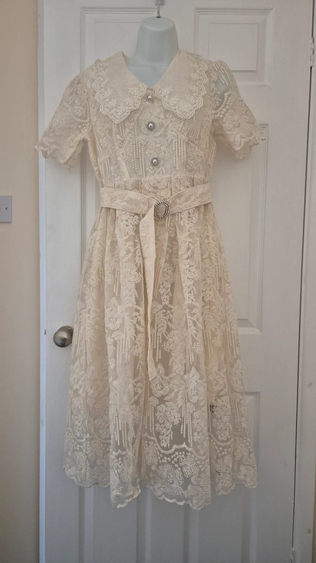 Elegant vintage-style dress + matching waist belt. Size M