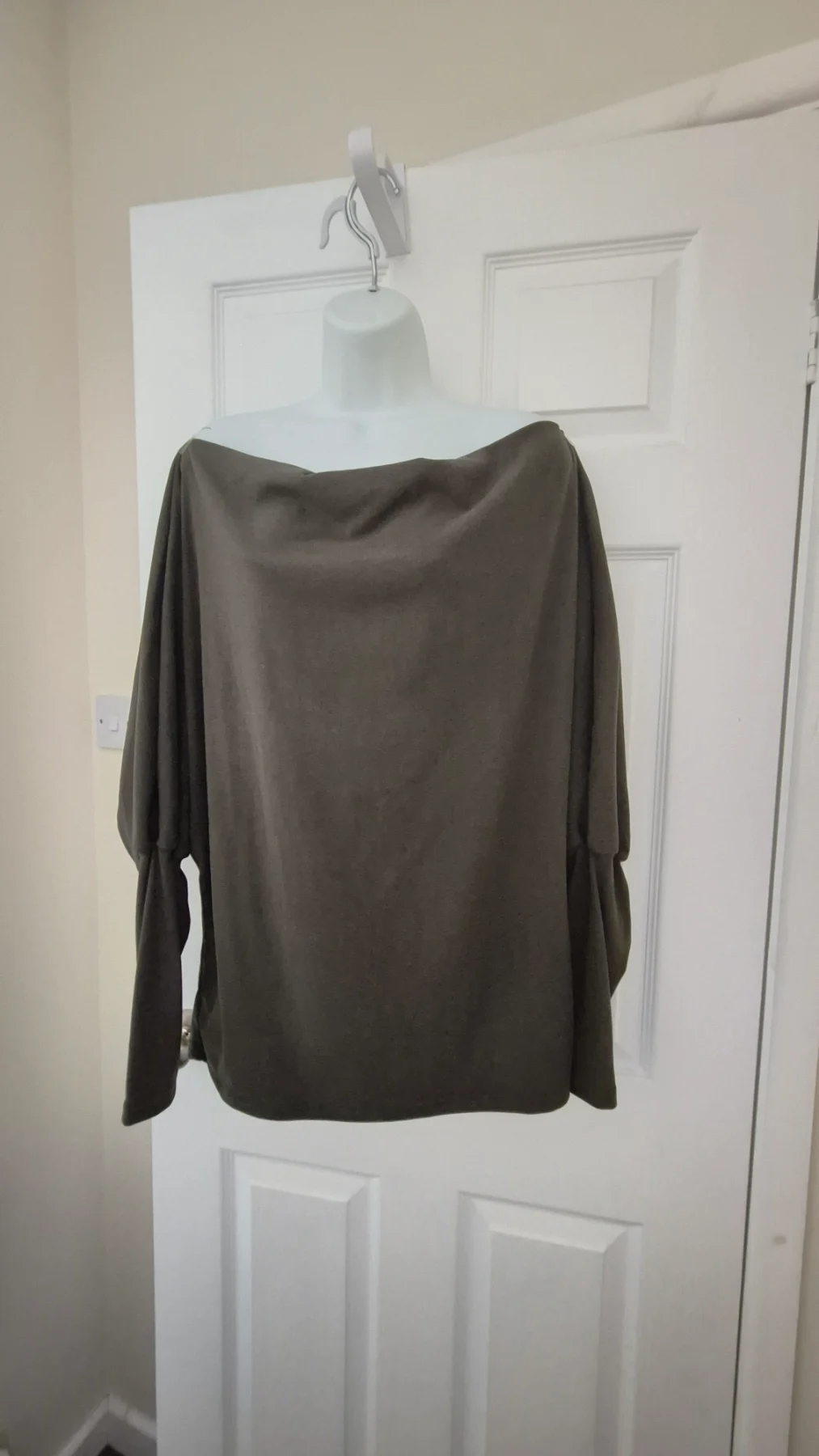 Dark Green Off The Shoulder Long Sleeve Jumper. Size L