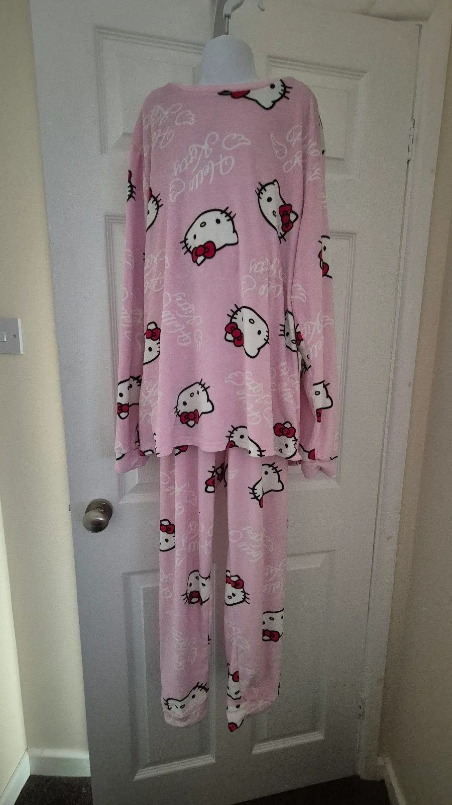 Hello Kitty 2 Piece Pyjamas. Size XS. 6 - 8