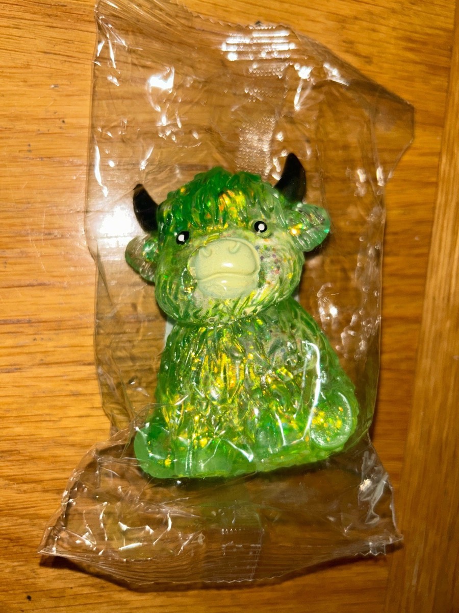 Brand new- green squishy cute highland cow sugar fidget toy