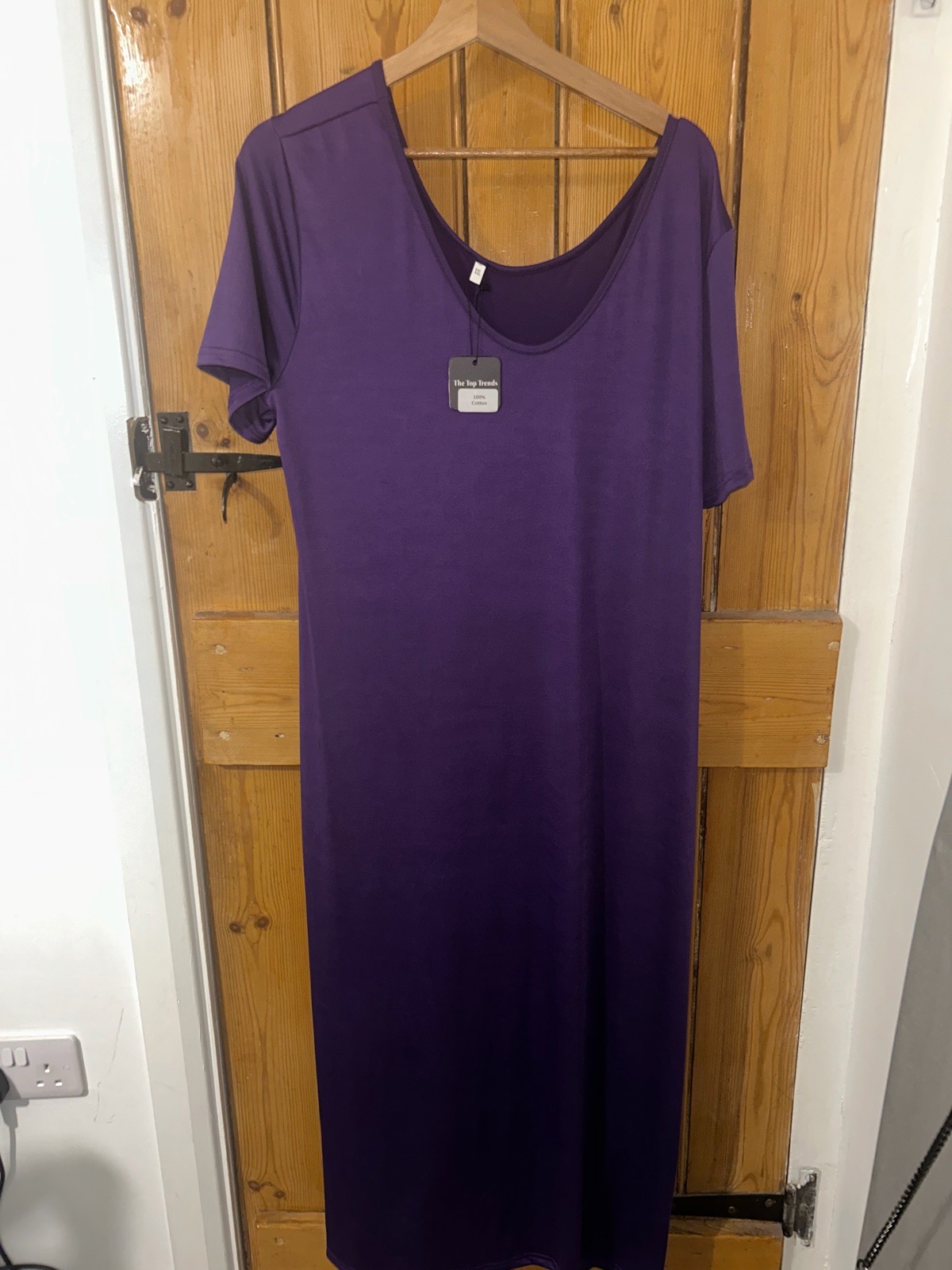 Brand new- ladies size XXL maxi dress in beautiful purple colour with pockets!
