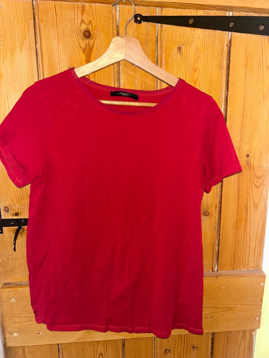Ladies size 12/14 beautiful red Max Mara weekend tshirt