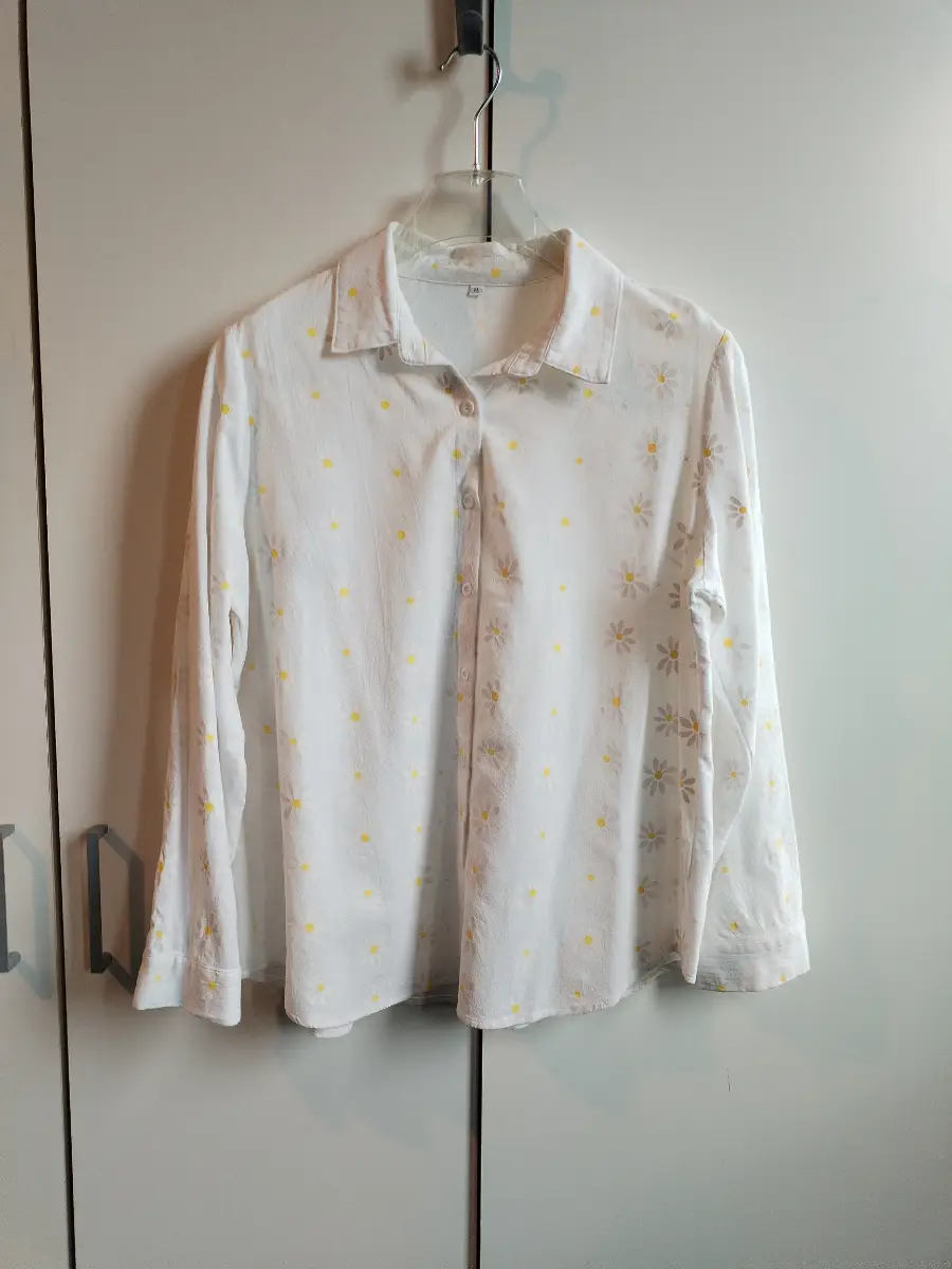 White long sleeve shirt with daisy print,size XL 18/20 great condition