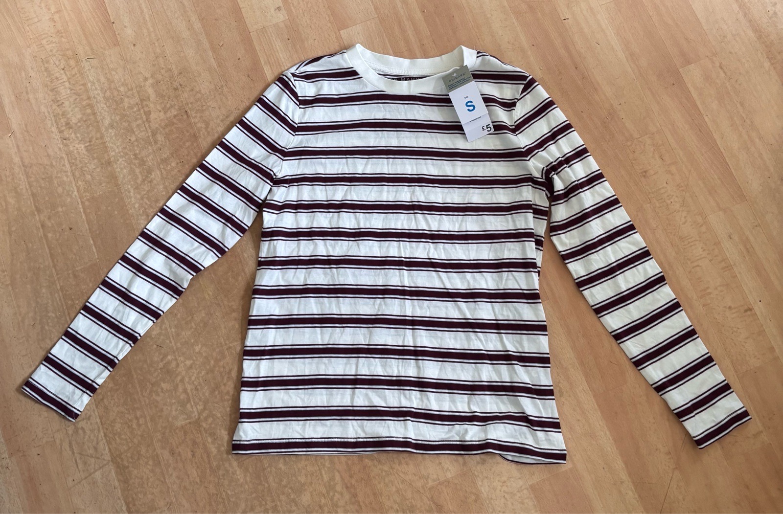 Ladies ivory & burgundy long sleeve t-shirt - size small
