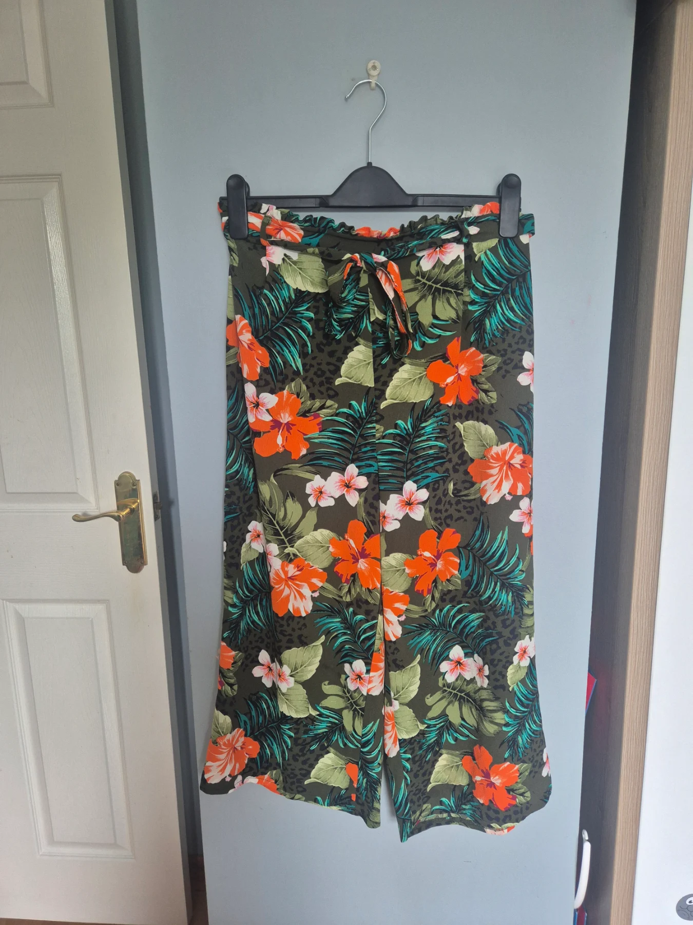 Tropical floral print wide leg cropped trousers
