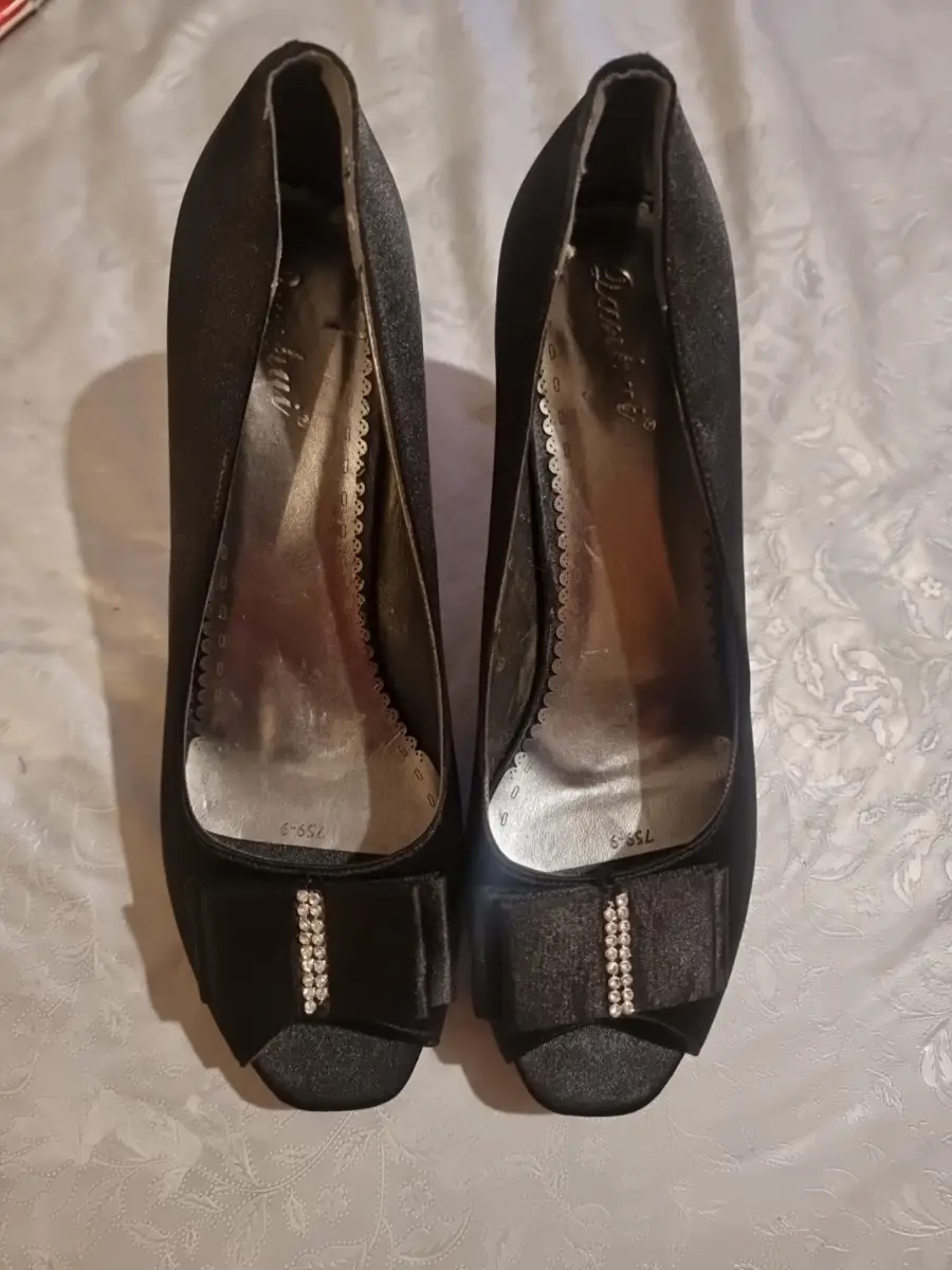 Black Satin Diamante Bow Detail High Heels Shoes from Lunhui - Size UK 6. Good