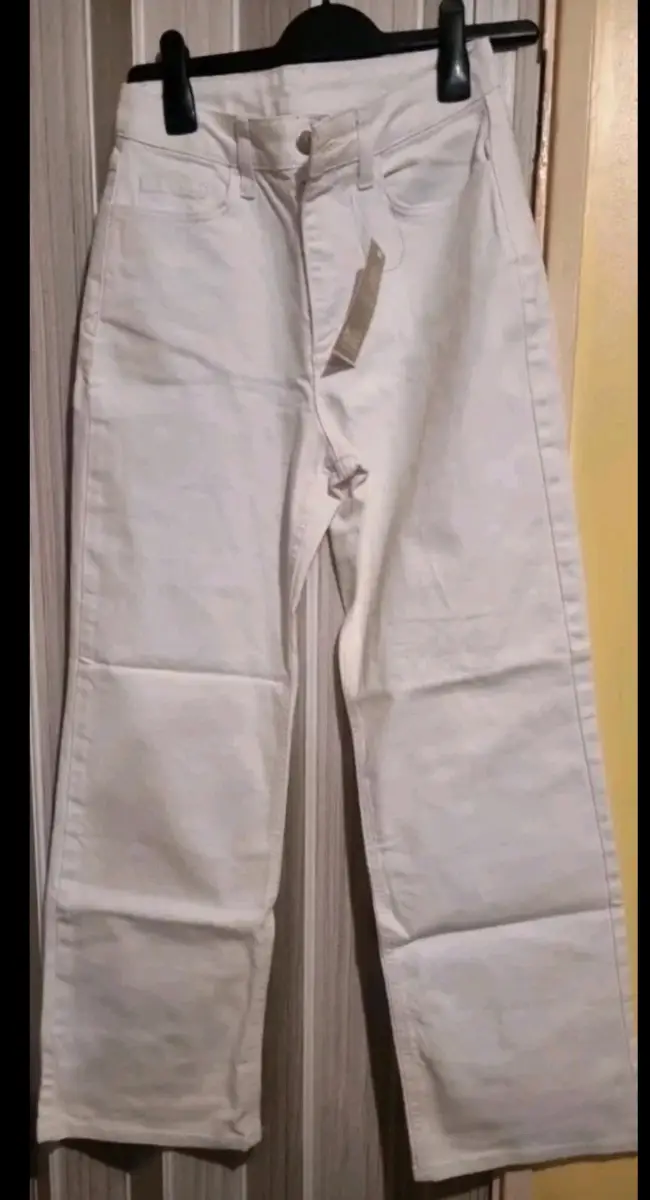 V by Very White Ladies Jeans UK Size 8 New with Tags Inside Leg 32 inches