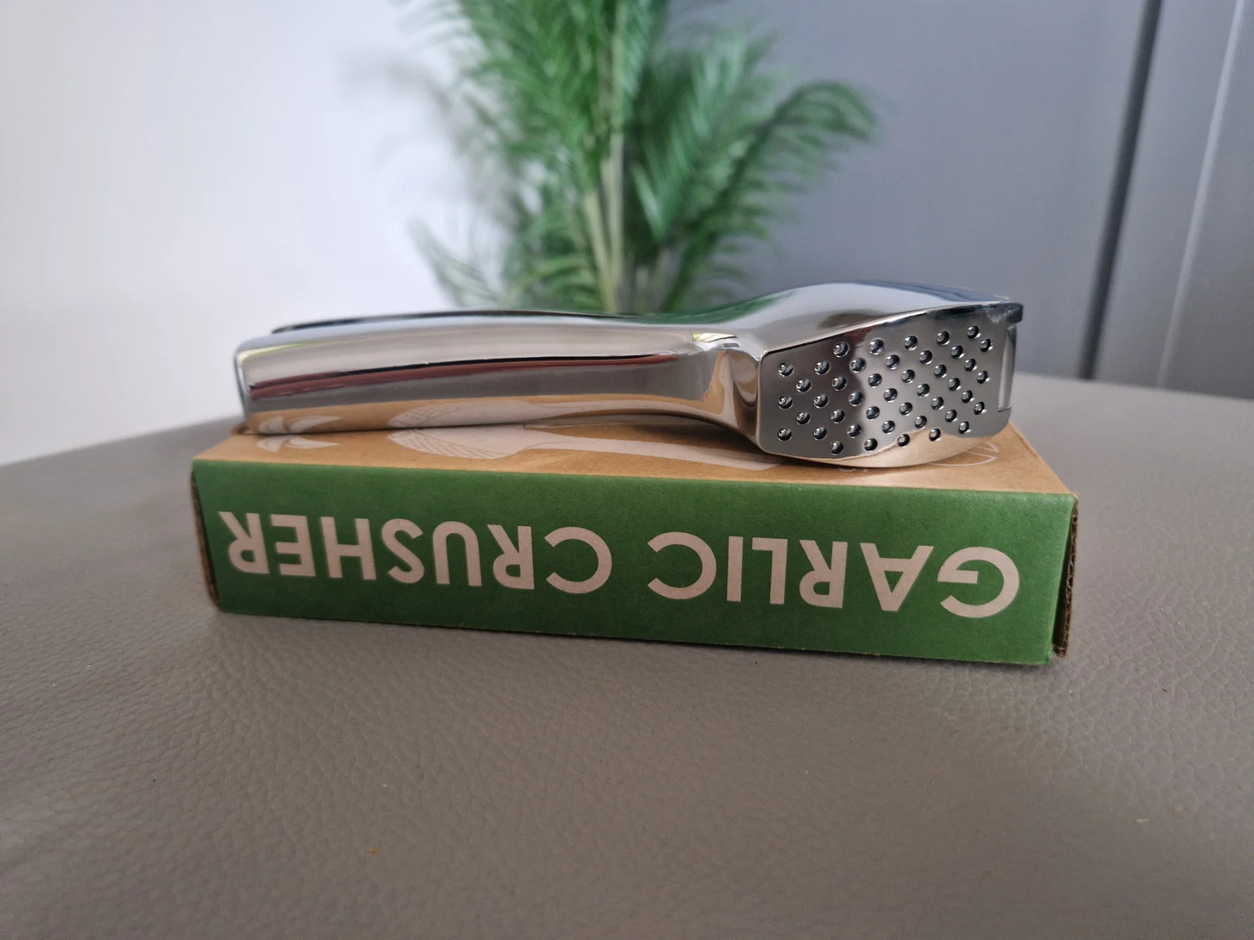 New Olivers Kitchen Garlic Crusher