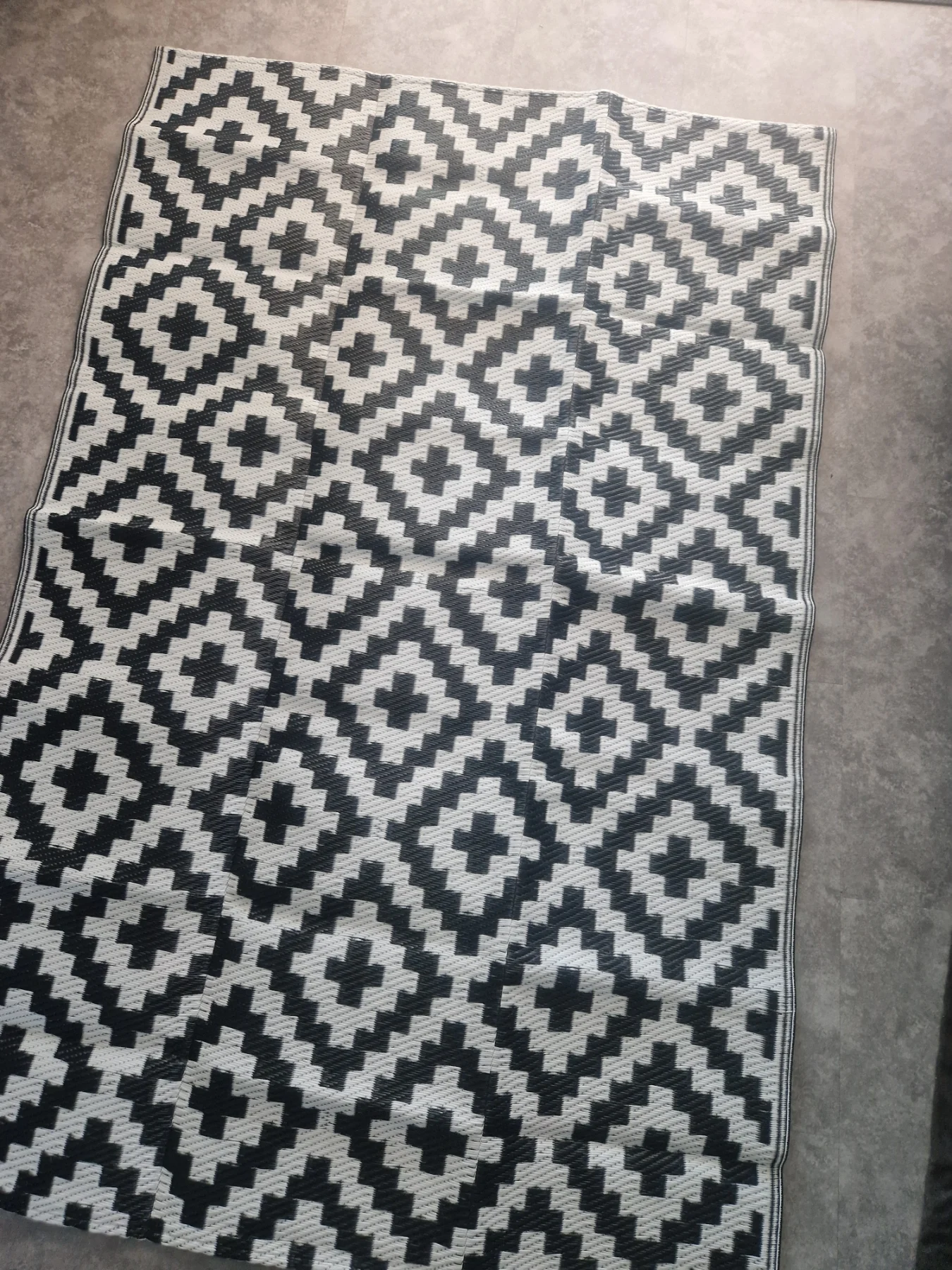 Lightweight Reversible Stain Proof Plastic Outdoor Rug Nirvana, Grey/White,