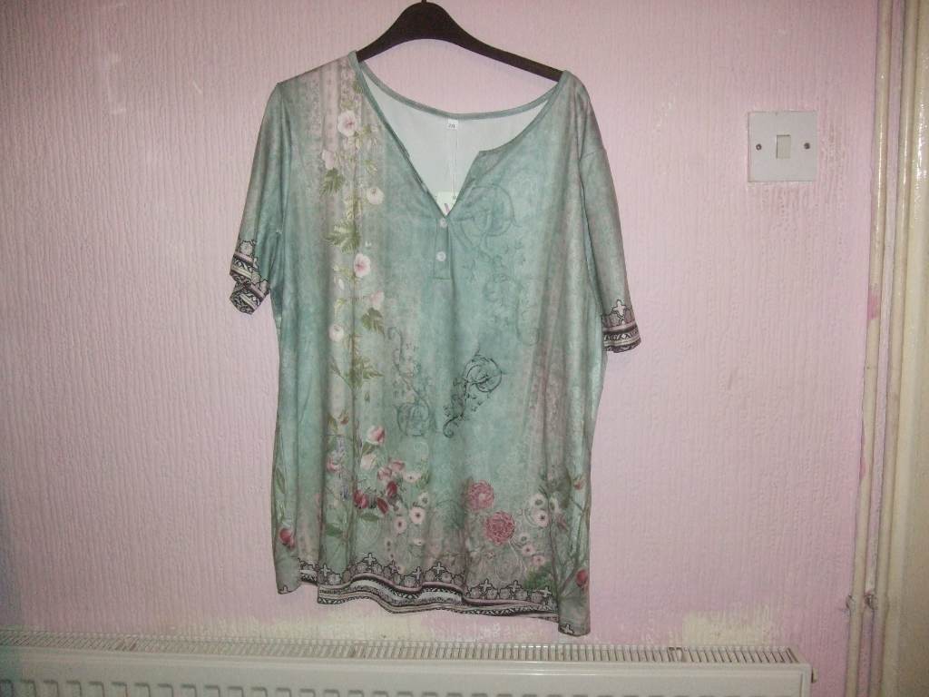 New Maria & Gabriele Top Size 2XL