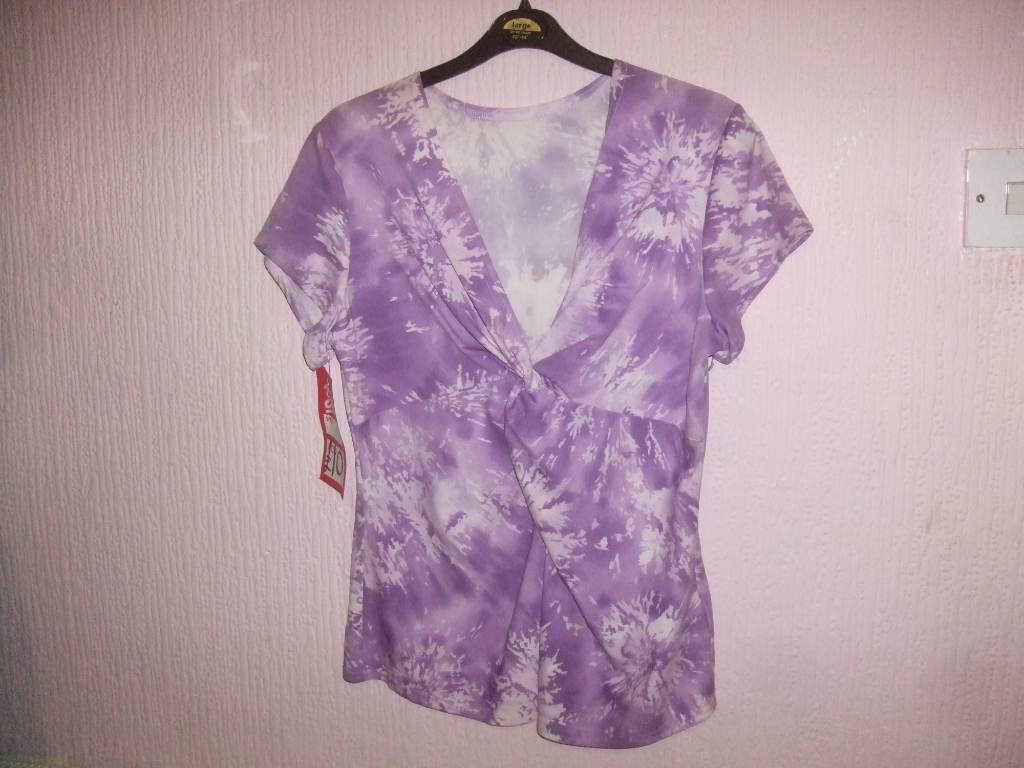 New Top In Purple Pink & White Size 16
