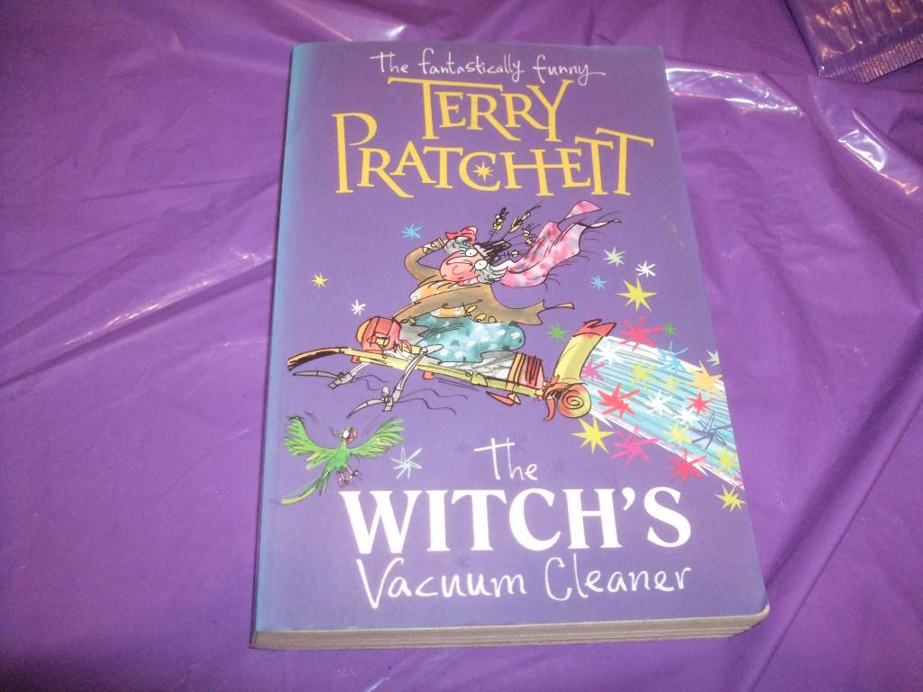 Terry Pratchett PB Book The Witch's Vaccum Cleaner