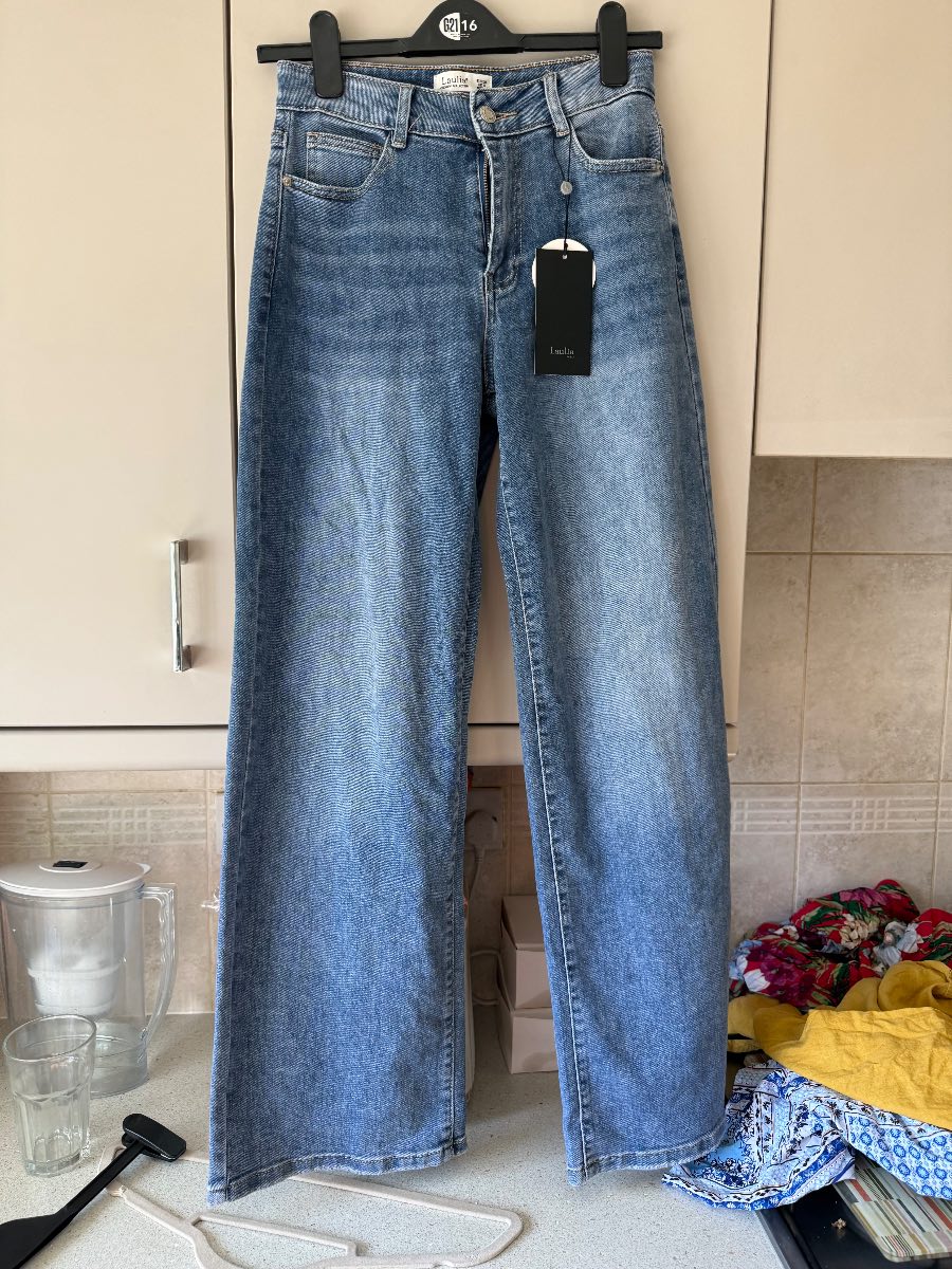 Laulia new with tags wide leg flare jeans size 8
