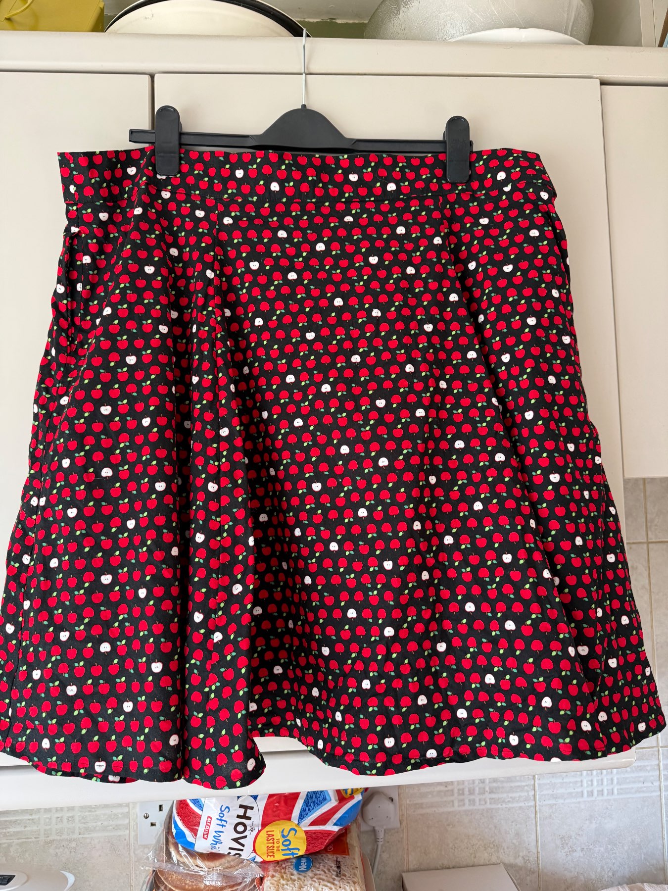 Heart of Haute funky apple skirt size 22