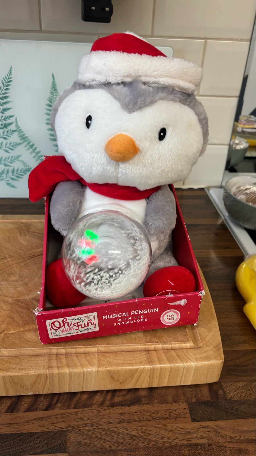 Penguin snow globe