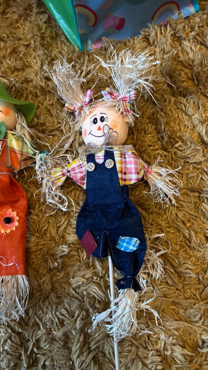 2x garden scarecrow decorations