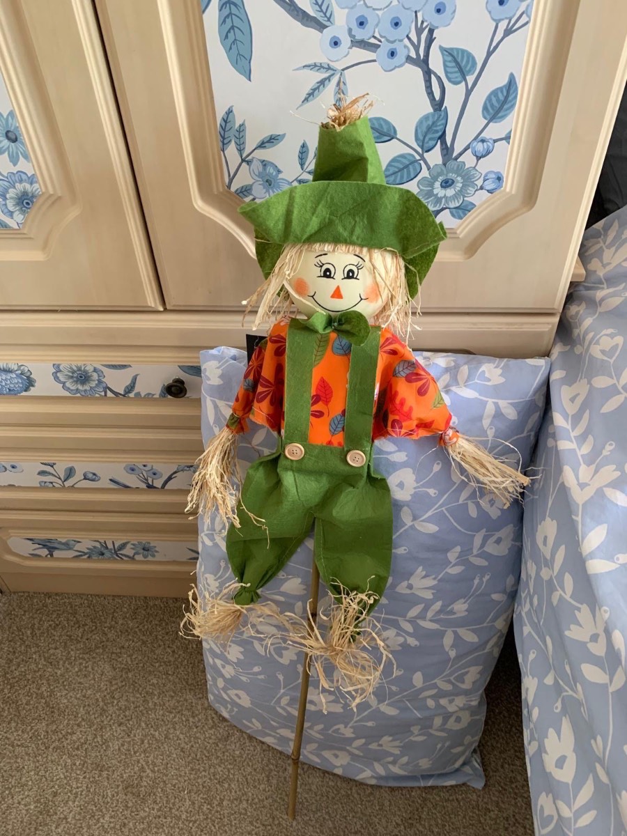 Large scarecrow garden decoration