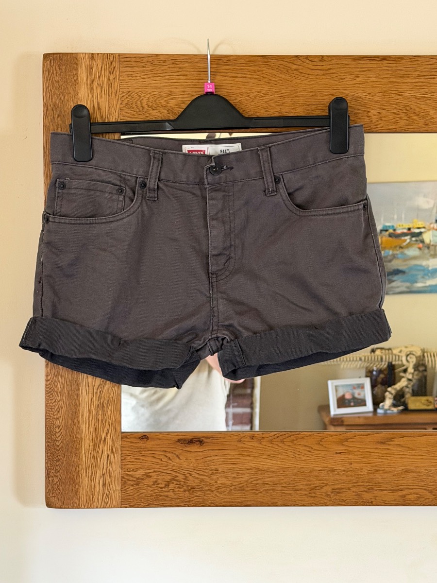 Levi women’s shorts in grey size 30