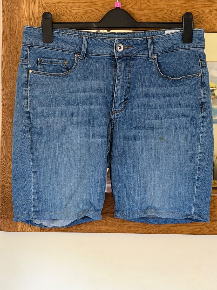 Riders by lee womens shorts no care label no size label