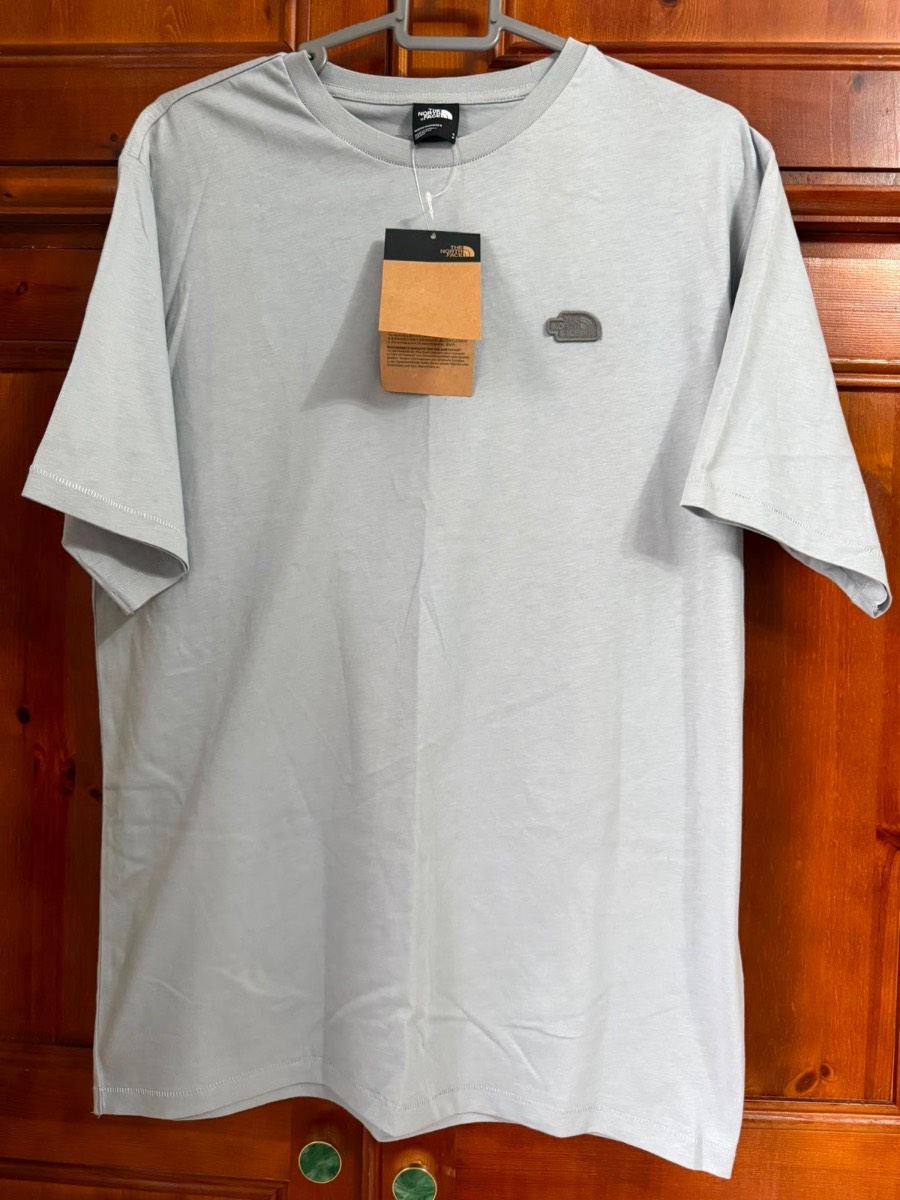 Mens north face beige size L brand new