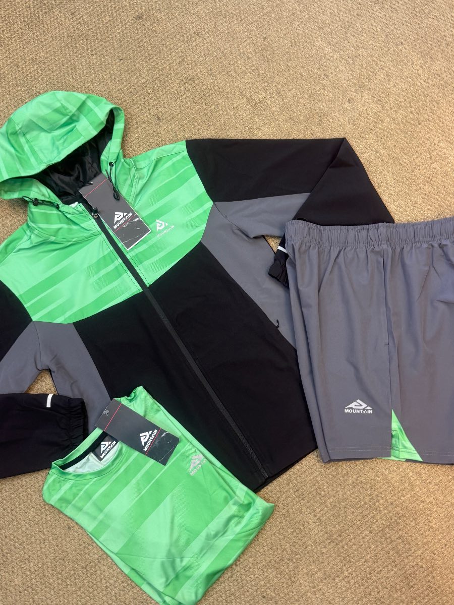 Mountain men’s three-piece Somerset absolute bargain