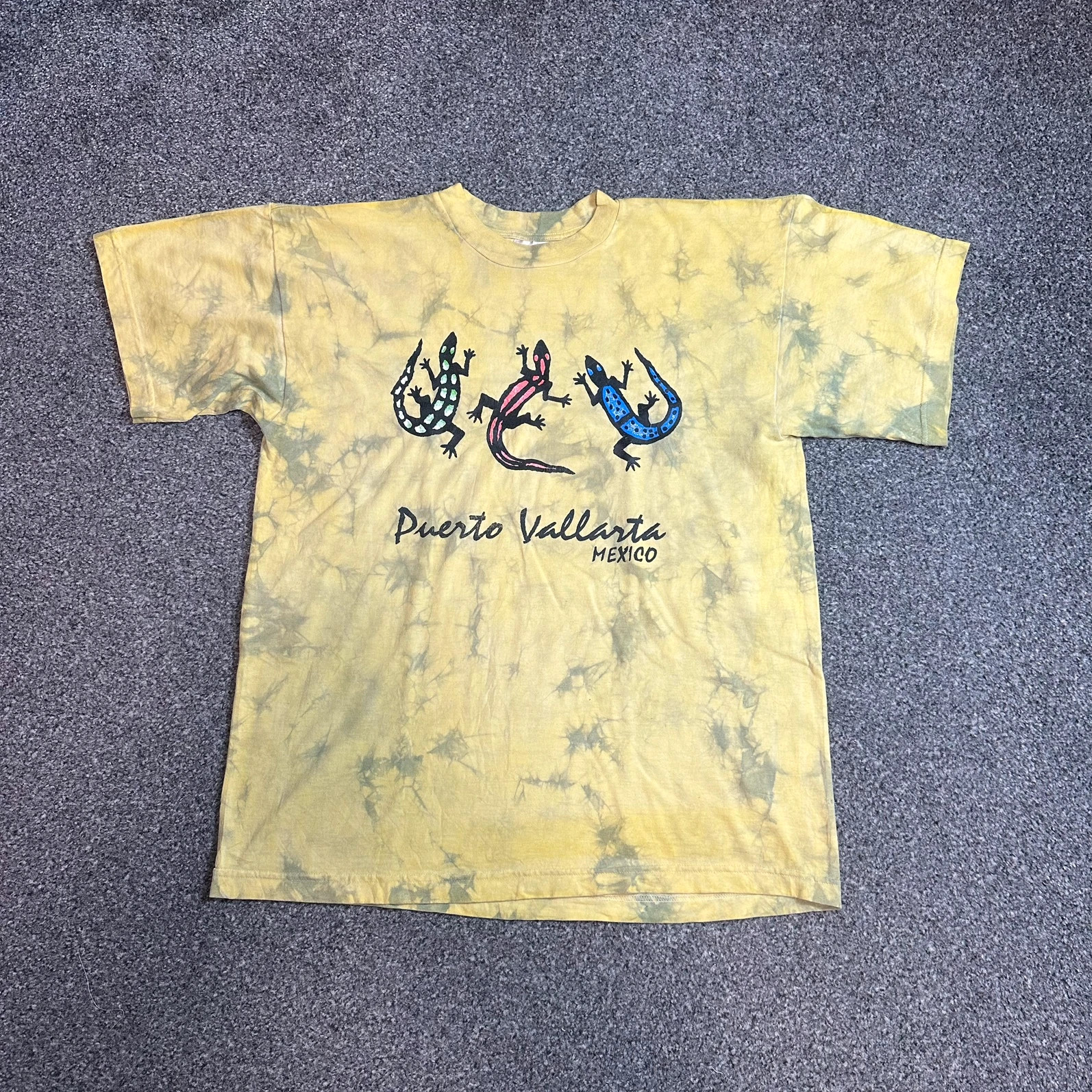 Vintage Puerto Vallarta Mexico Tie-Dye Gecko Graphic Tee Yellow