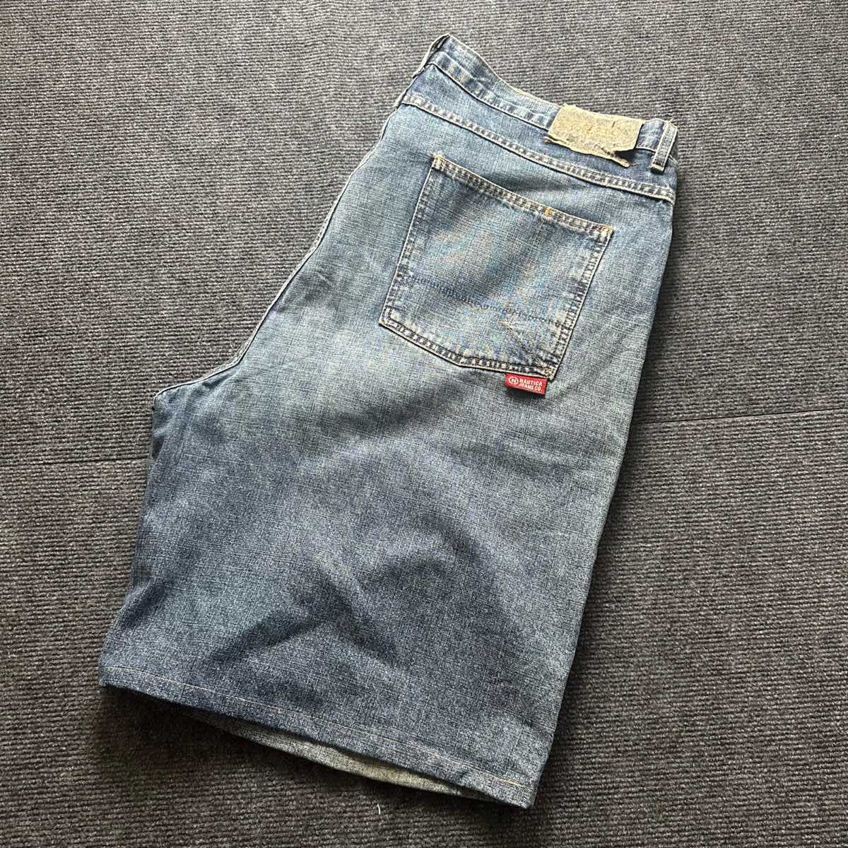 Nautica Jeans mid-wash denim shorts patch detail Y2K baggy