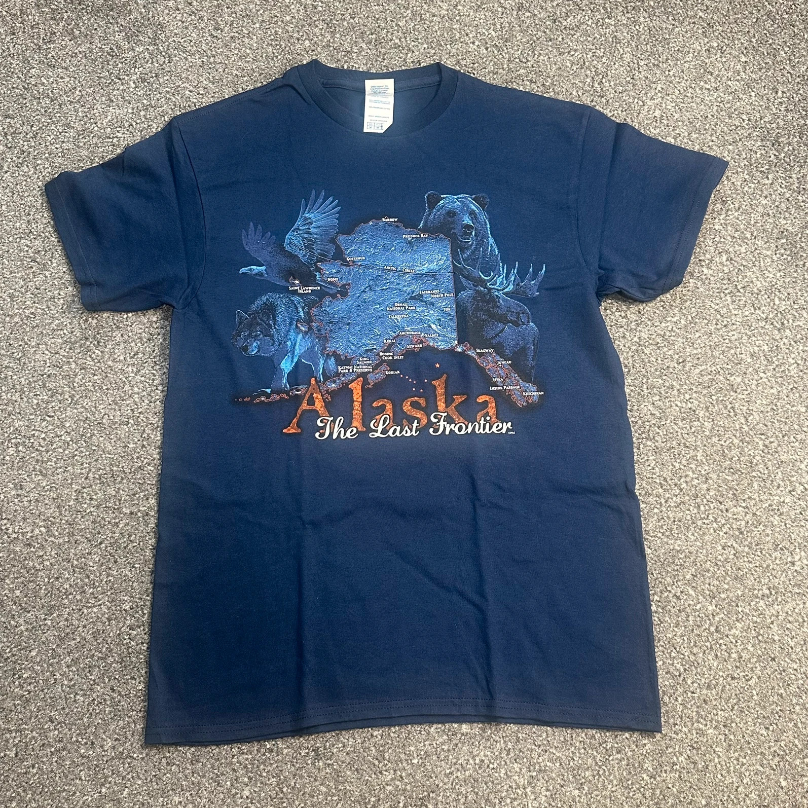Alaska 'The Last Frontier' Vintage Souvenir Graphic Tee Navy S