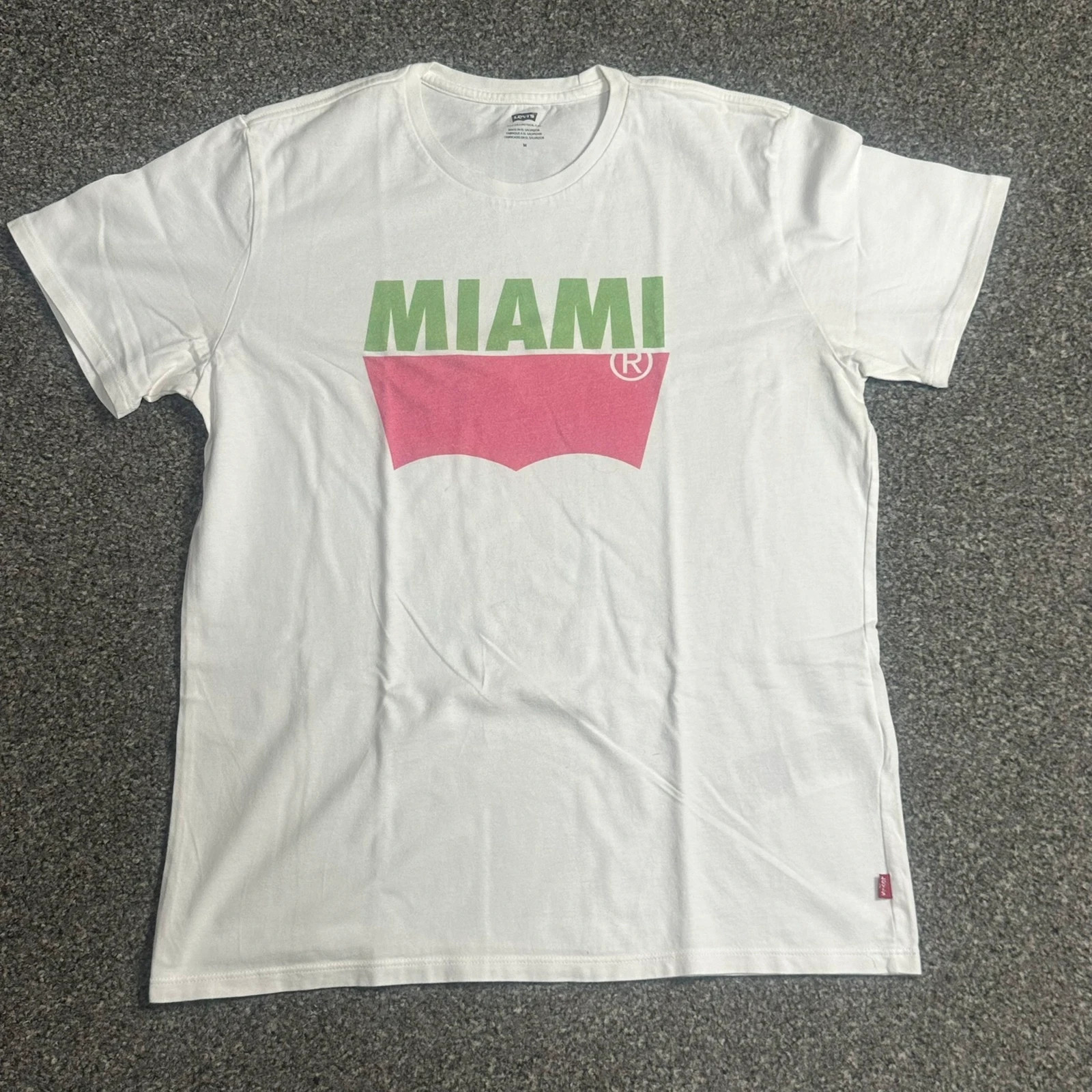 Levi's Miami Batwing Graphic T-Shirt White Size M
