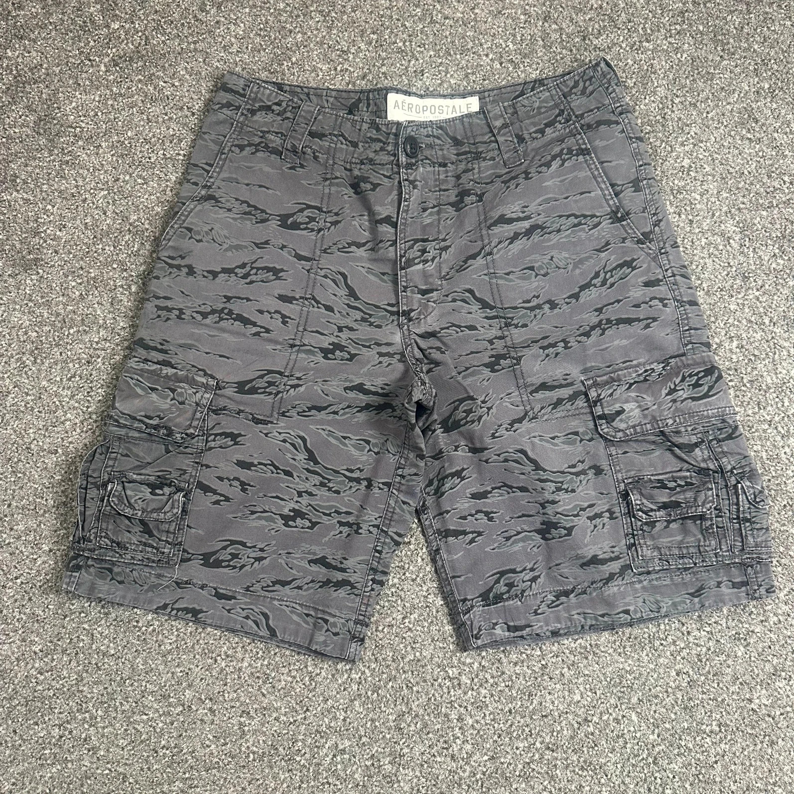 Aeropostale Grey Tiger Camo Cargo Shorts Men's Y2K Utility